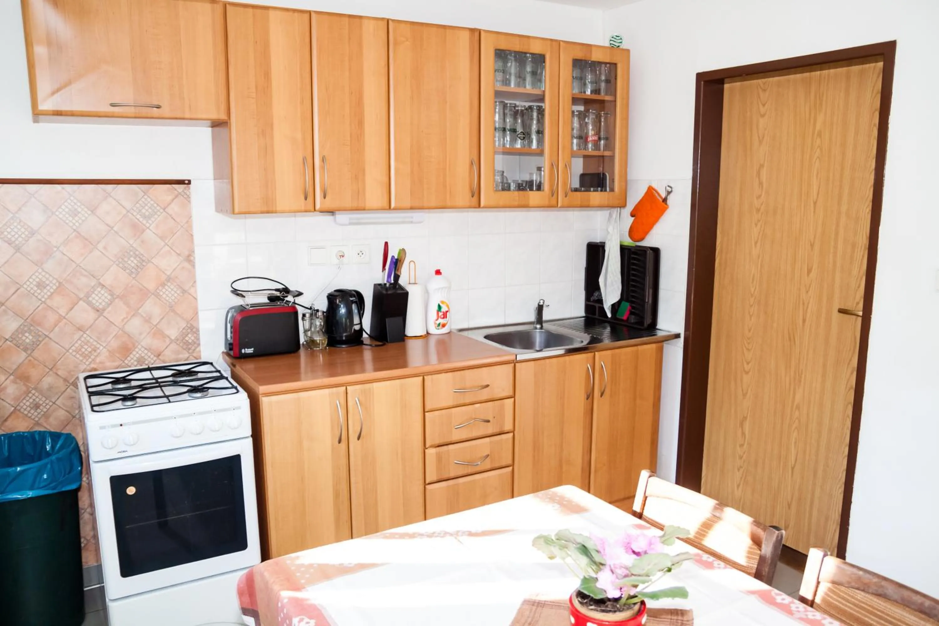 Communal kitchen in Turisticka ubytovna Cakle