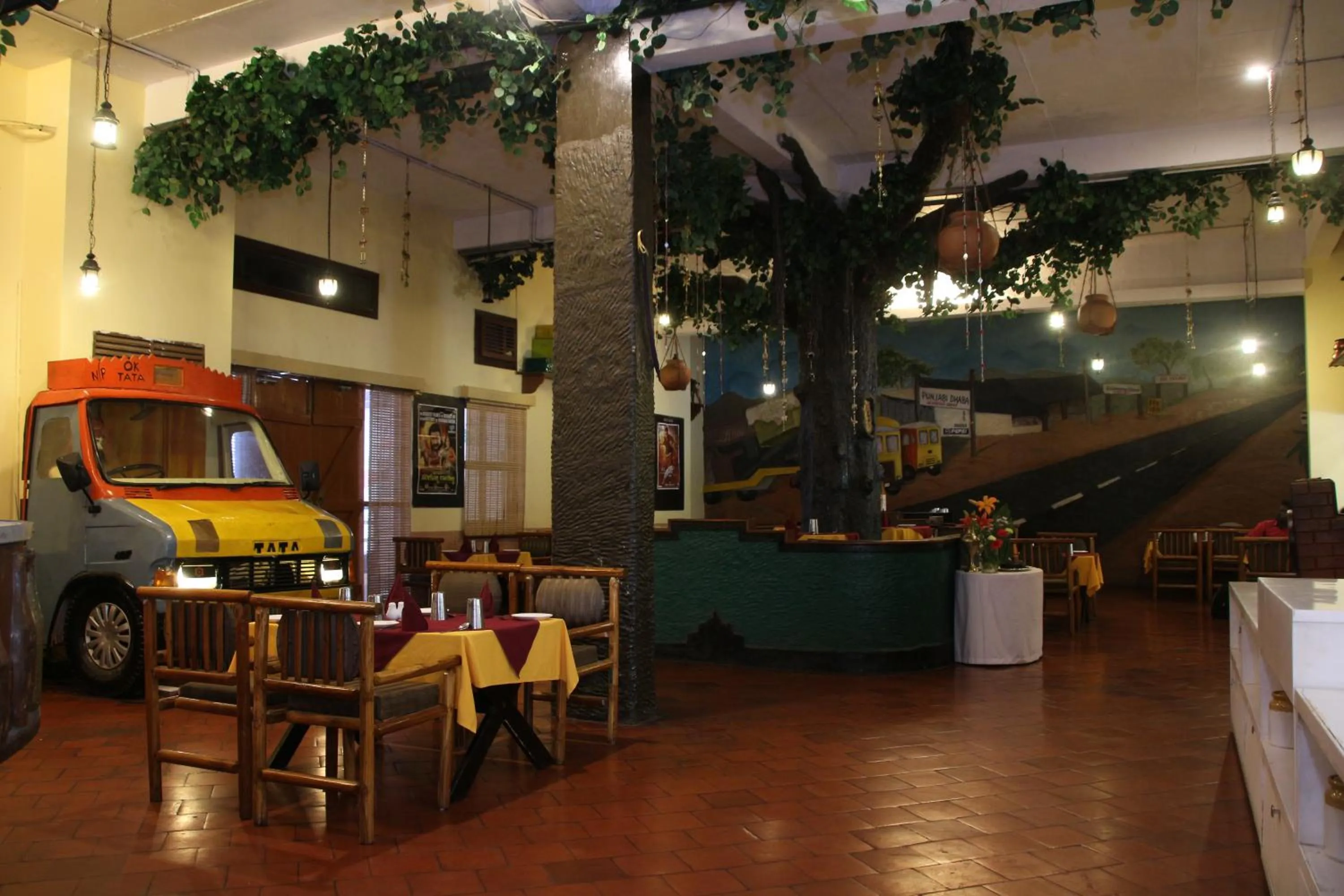 Restaurant/places to eat in Ramanashree California Resort