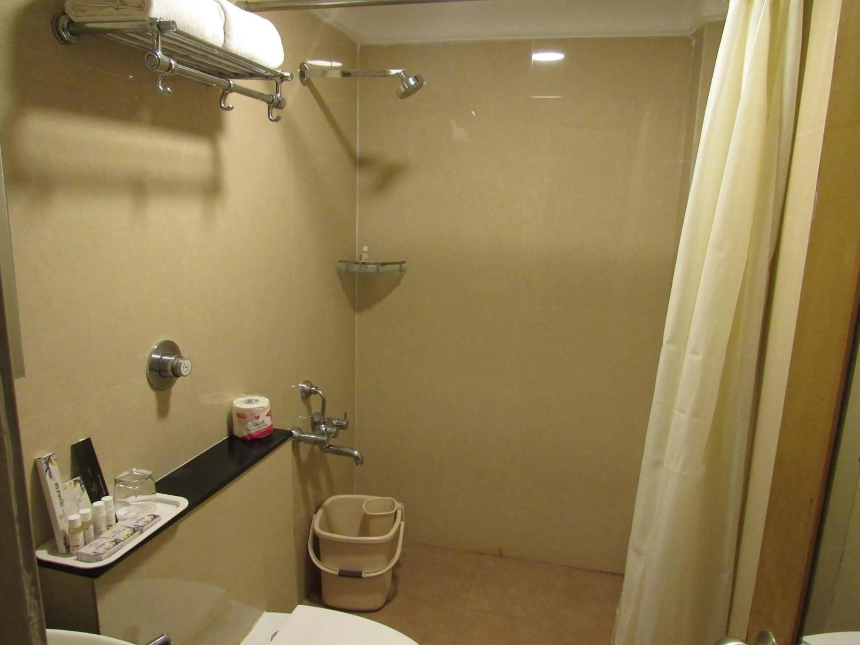 Shower in Ramanashree California Resort