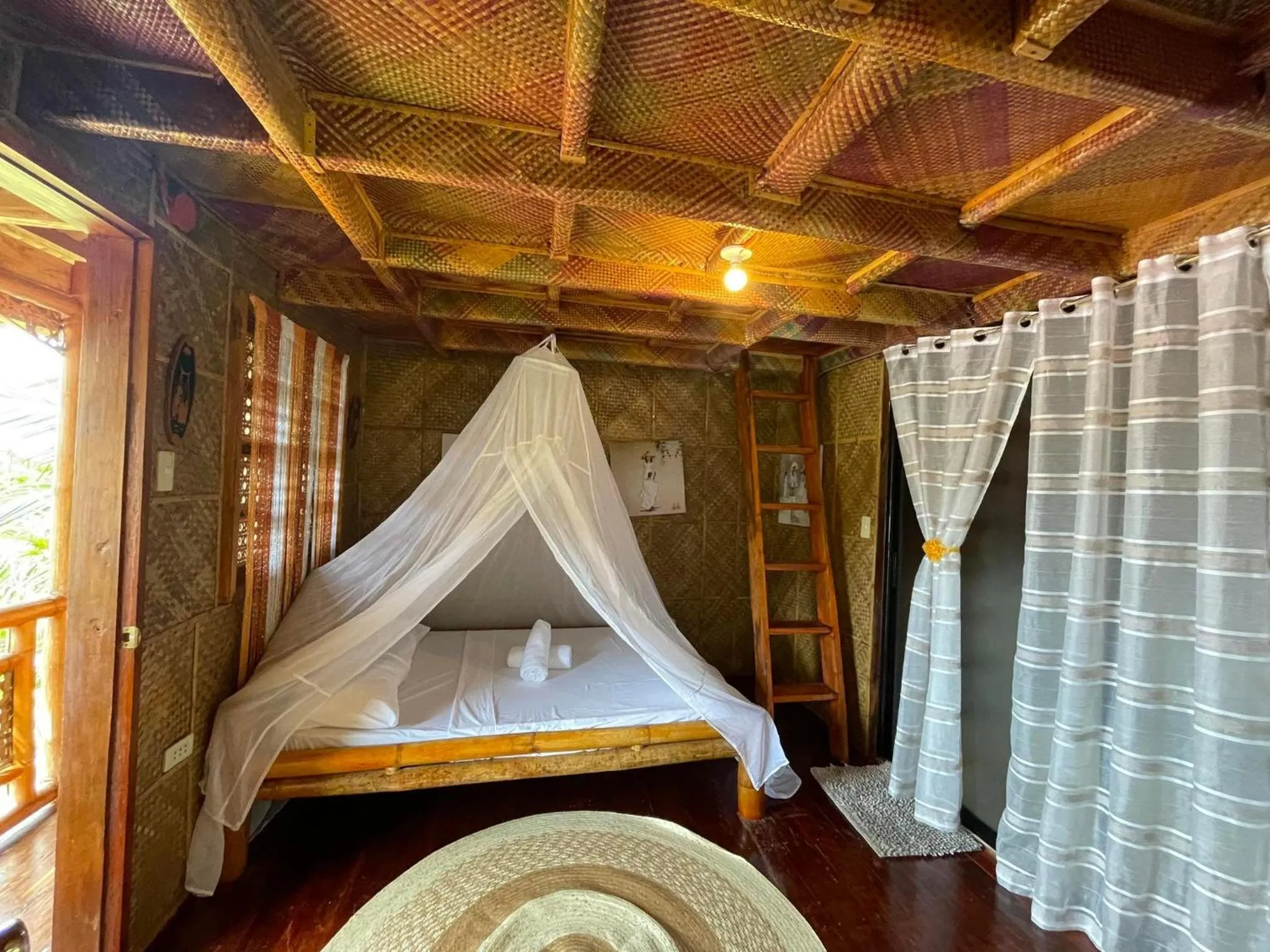 Bed in Camiguin Blue Lagoon Cottages