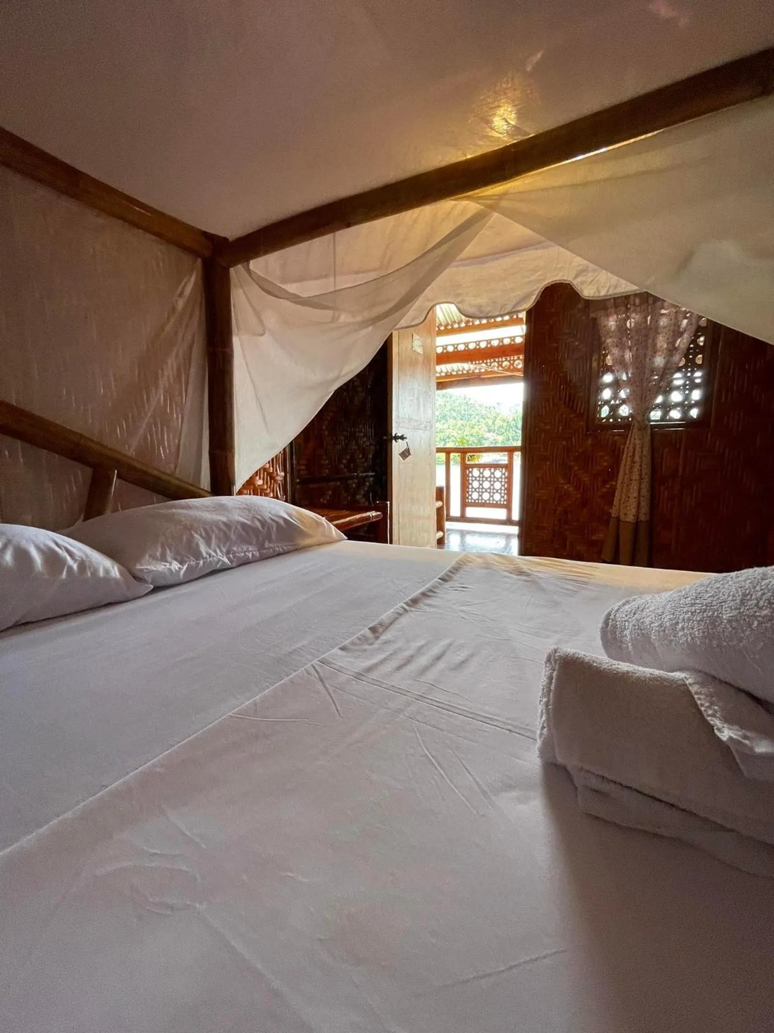 Bed in Camiguin Blue Lagoon Cottages