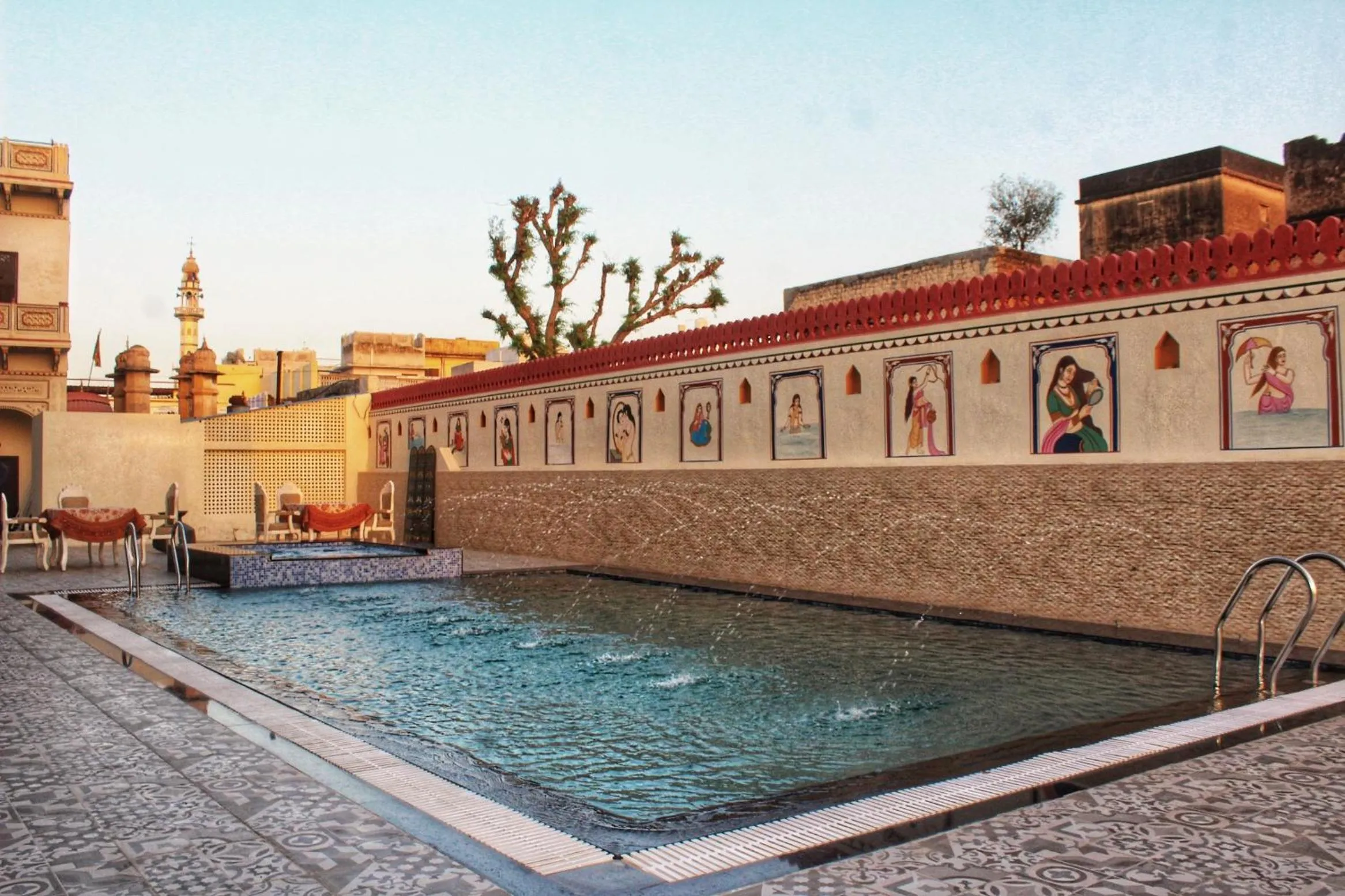 Swimming pool in Hotel Heritage Mandawa