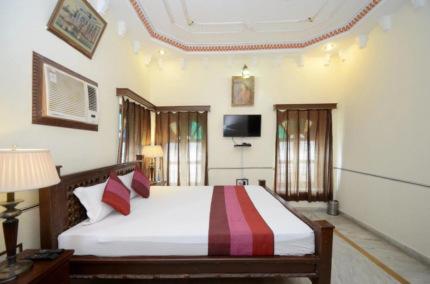 Bed in Hotel Heritage Mandawa