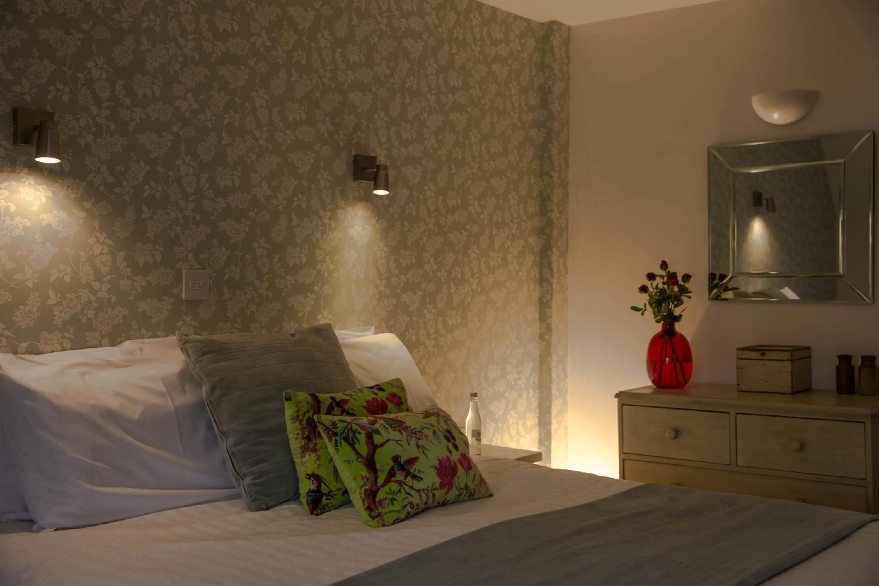 Bedroom, Bed in The Cott Inn