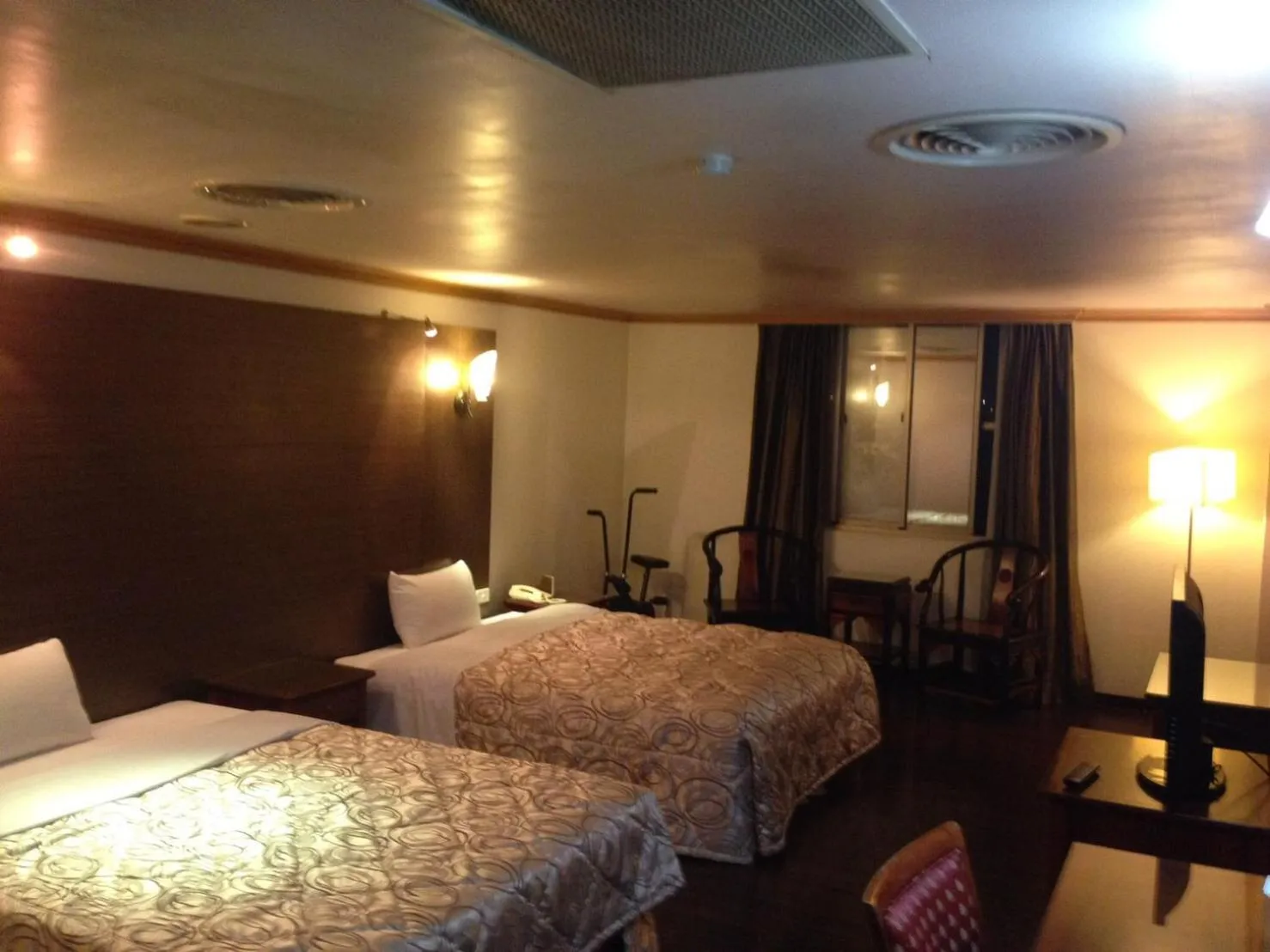 Bed in San Ho Business Hotel