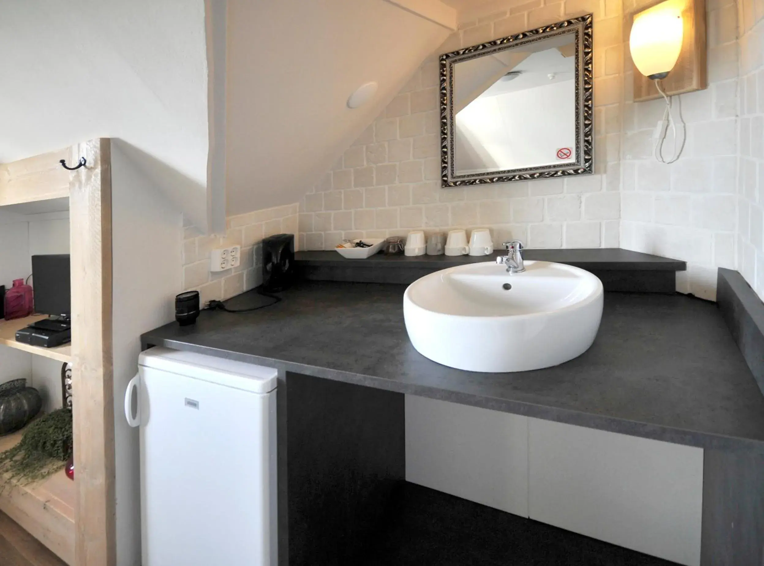 Twin Room with Shared Bathroom in Herberg de Zwaan Hedel Twin Room with Shared Bathroom in Herberg de Zwaan Hedel