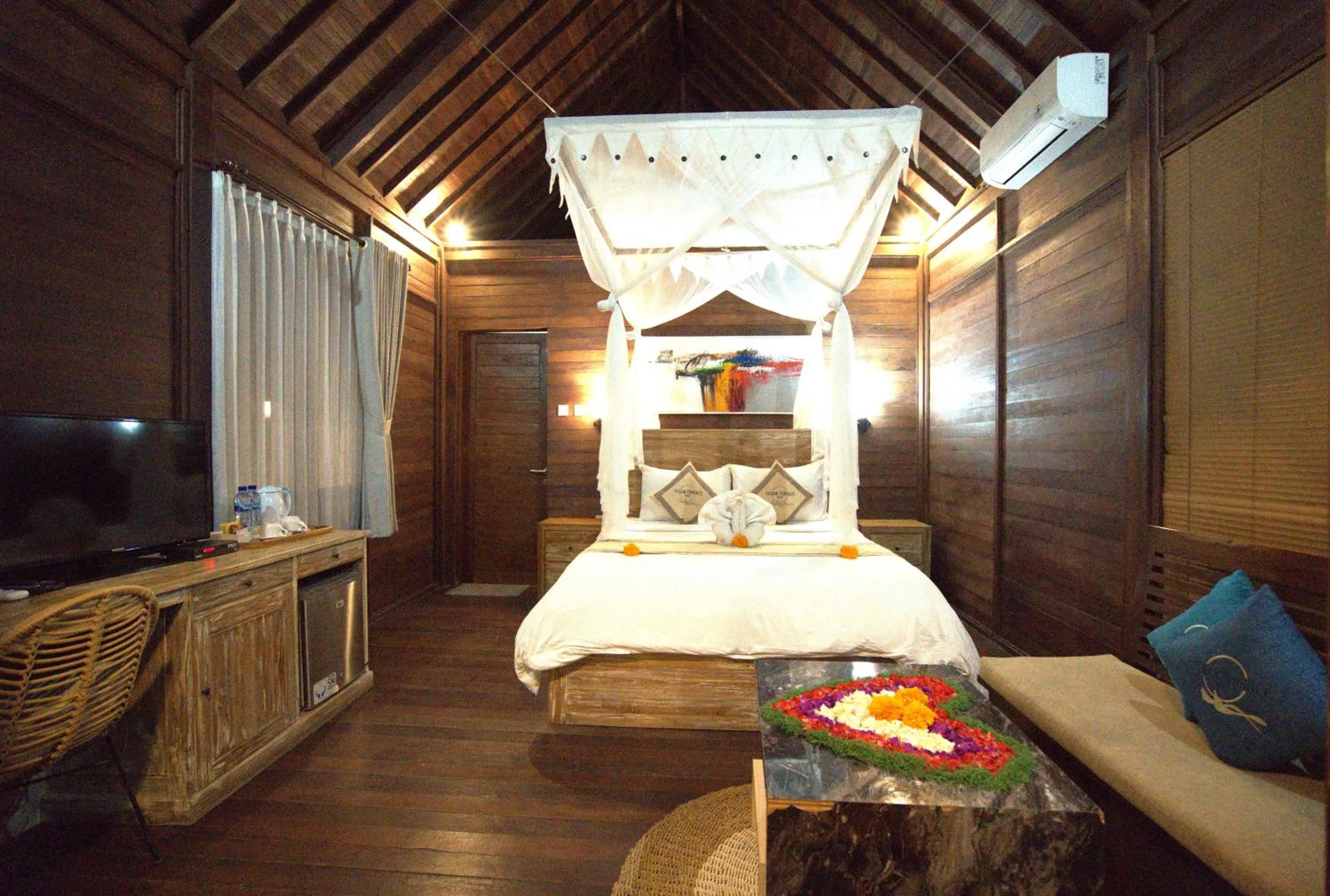 Bed in Ocean Terrace Suite And Spa Luxury