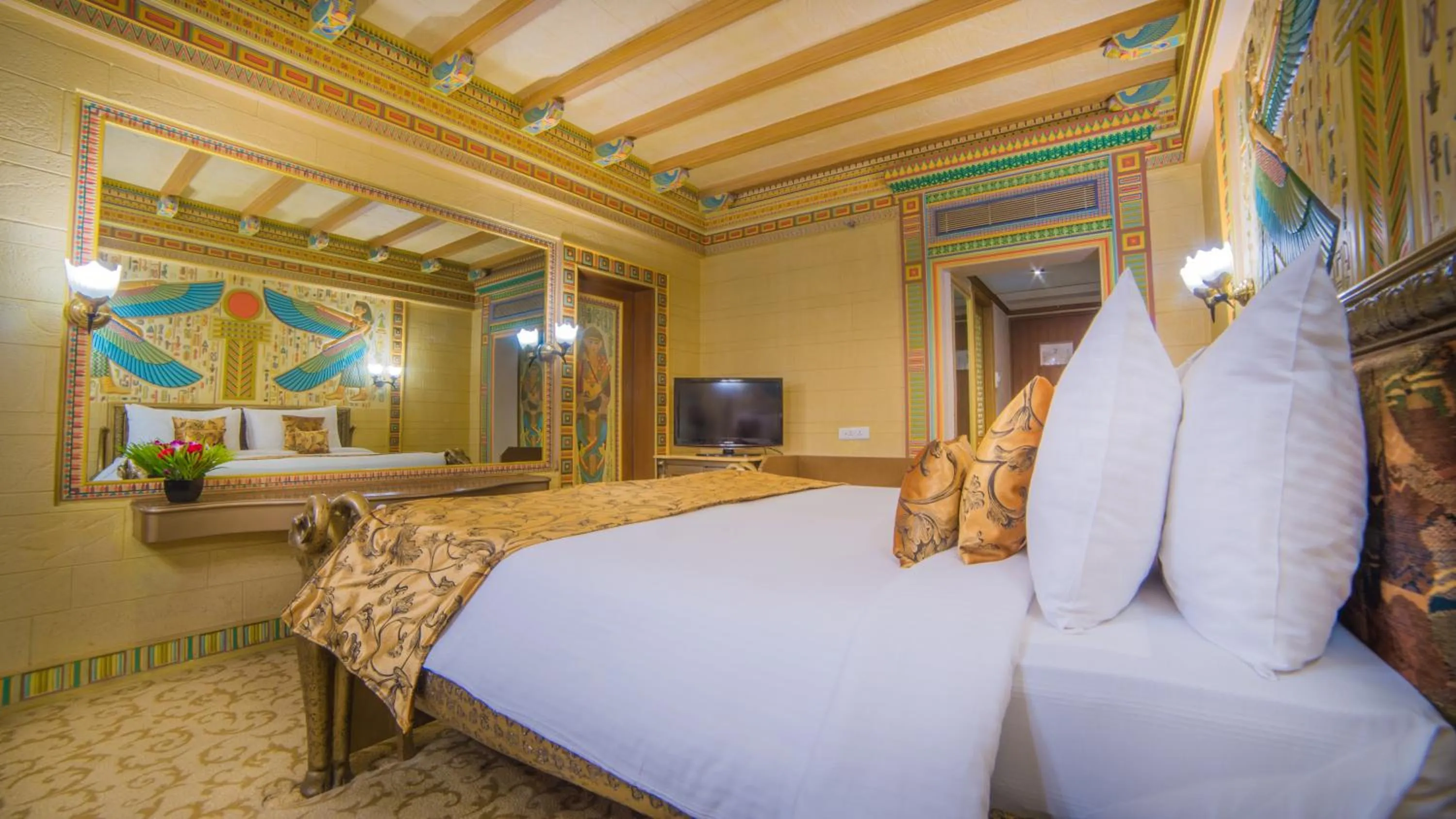 Bed in Ramoji Film City- Sitara Luxury Hotel