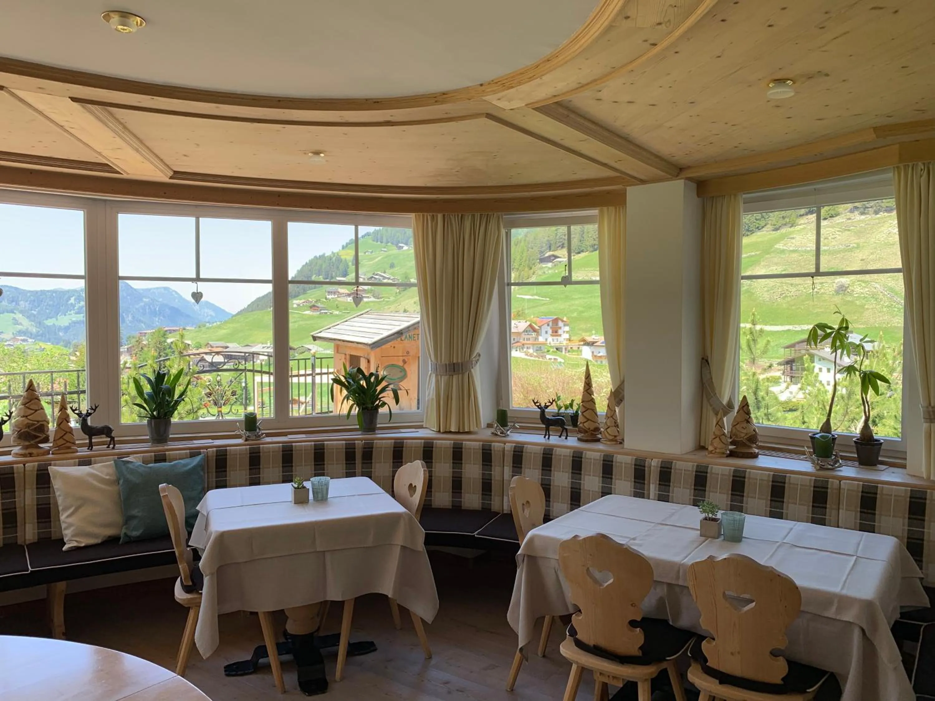 Restaurant/places to eat in Garnì Villa Erna