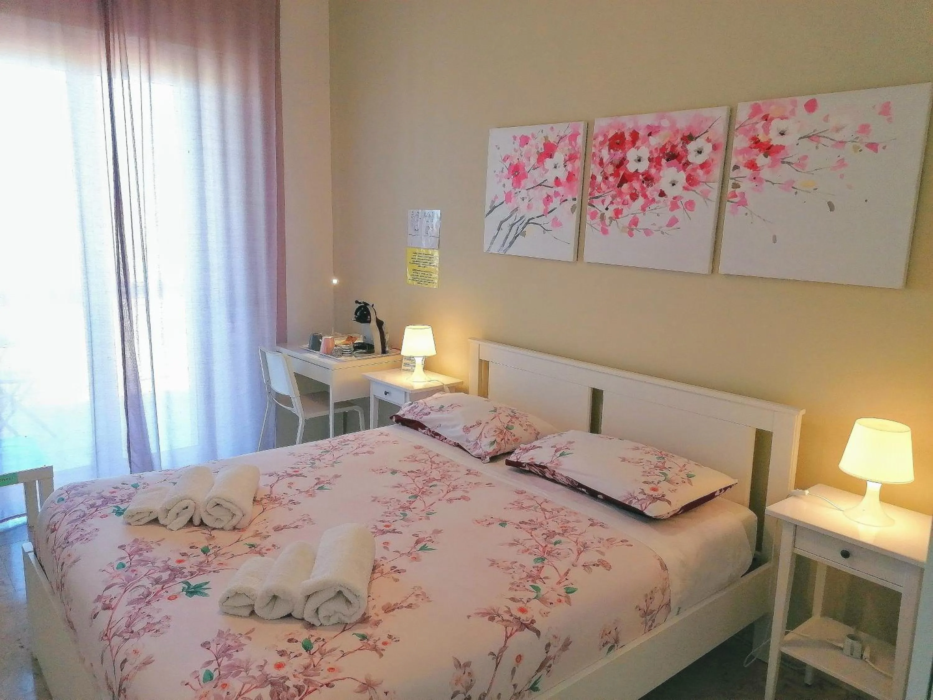 Bedroom, Bed in Tanzi Home