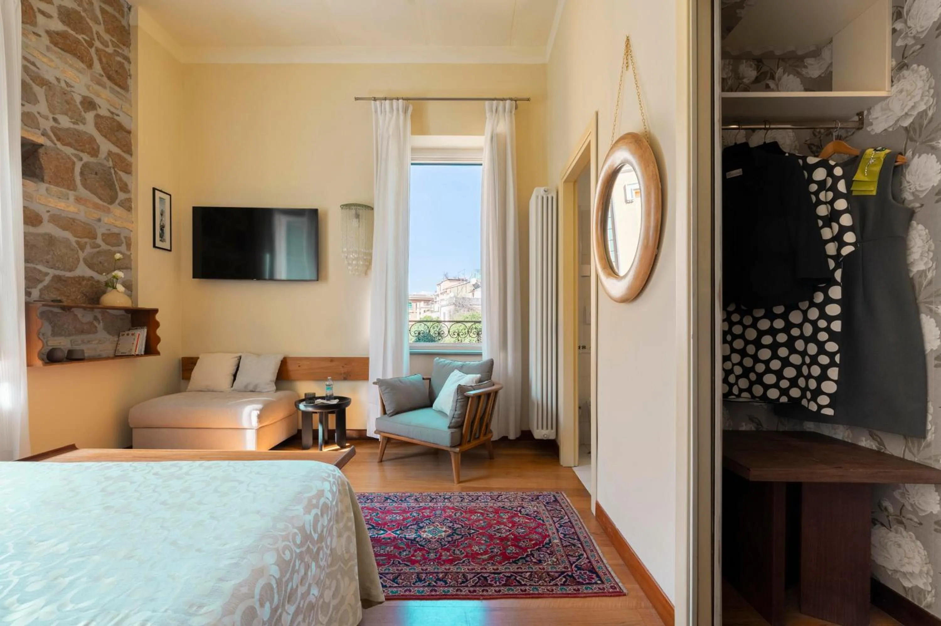 Bedroom, Bed in Palm Gallery Hotel