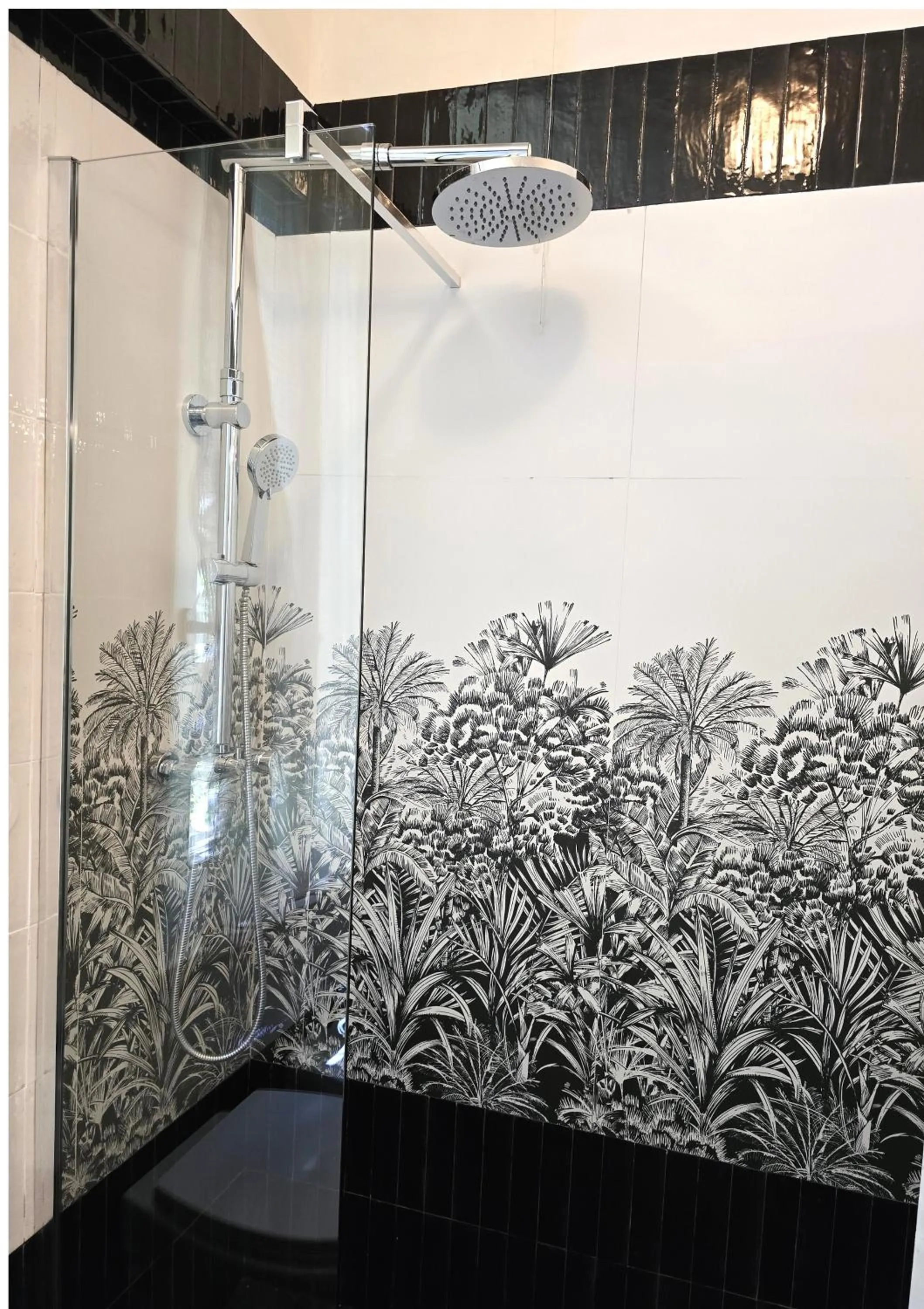 Bathroom in Palm Gallery Hotel