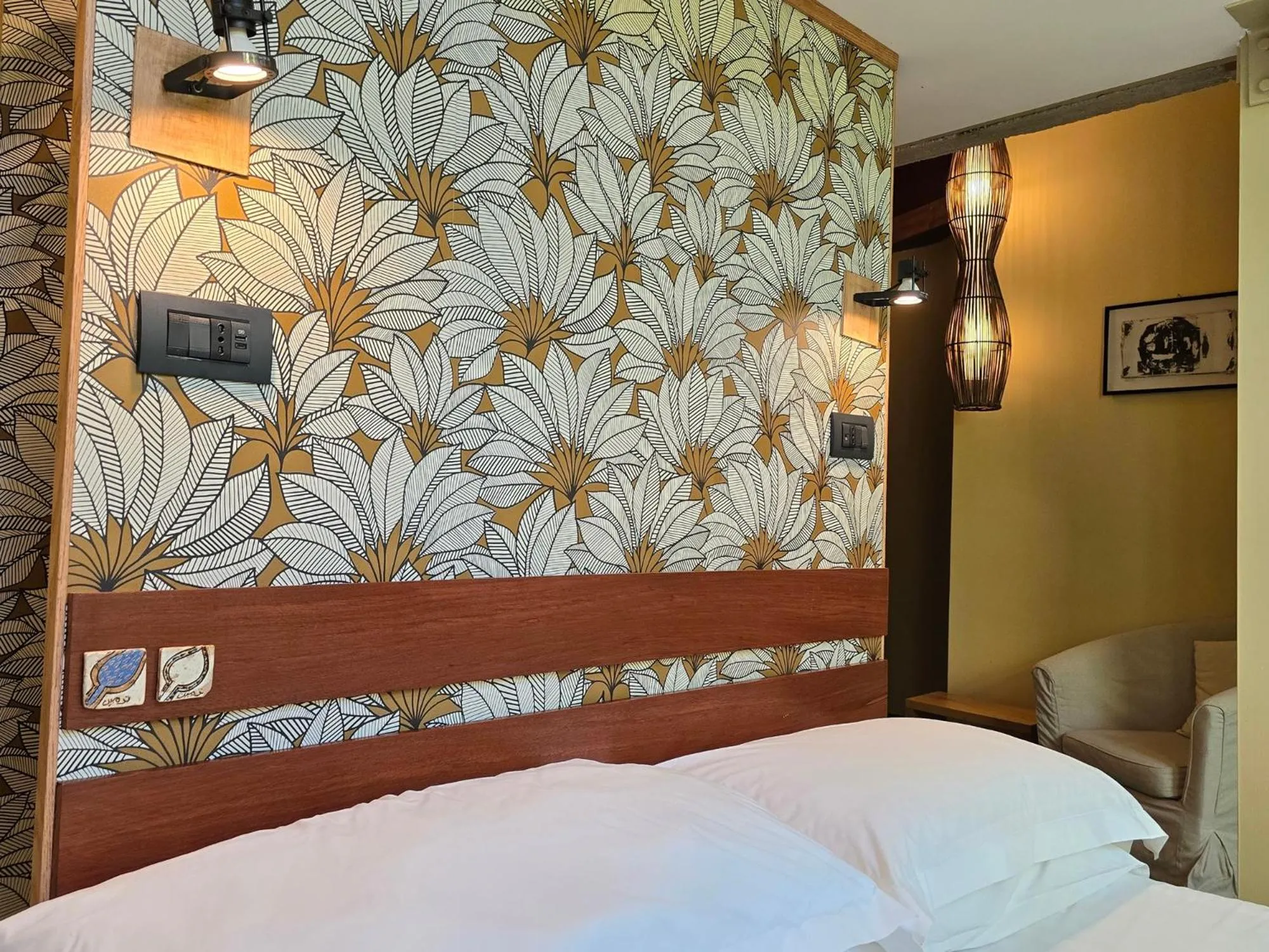 Bed in Palm Gallery Hotel