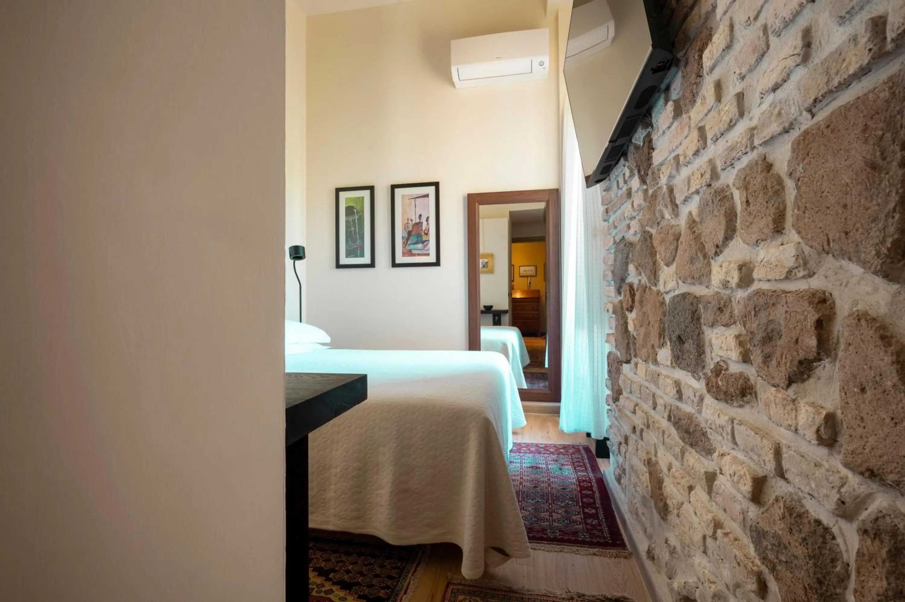 Bedroom, Bed in Palm Gallery Hotel