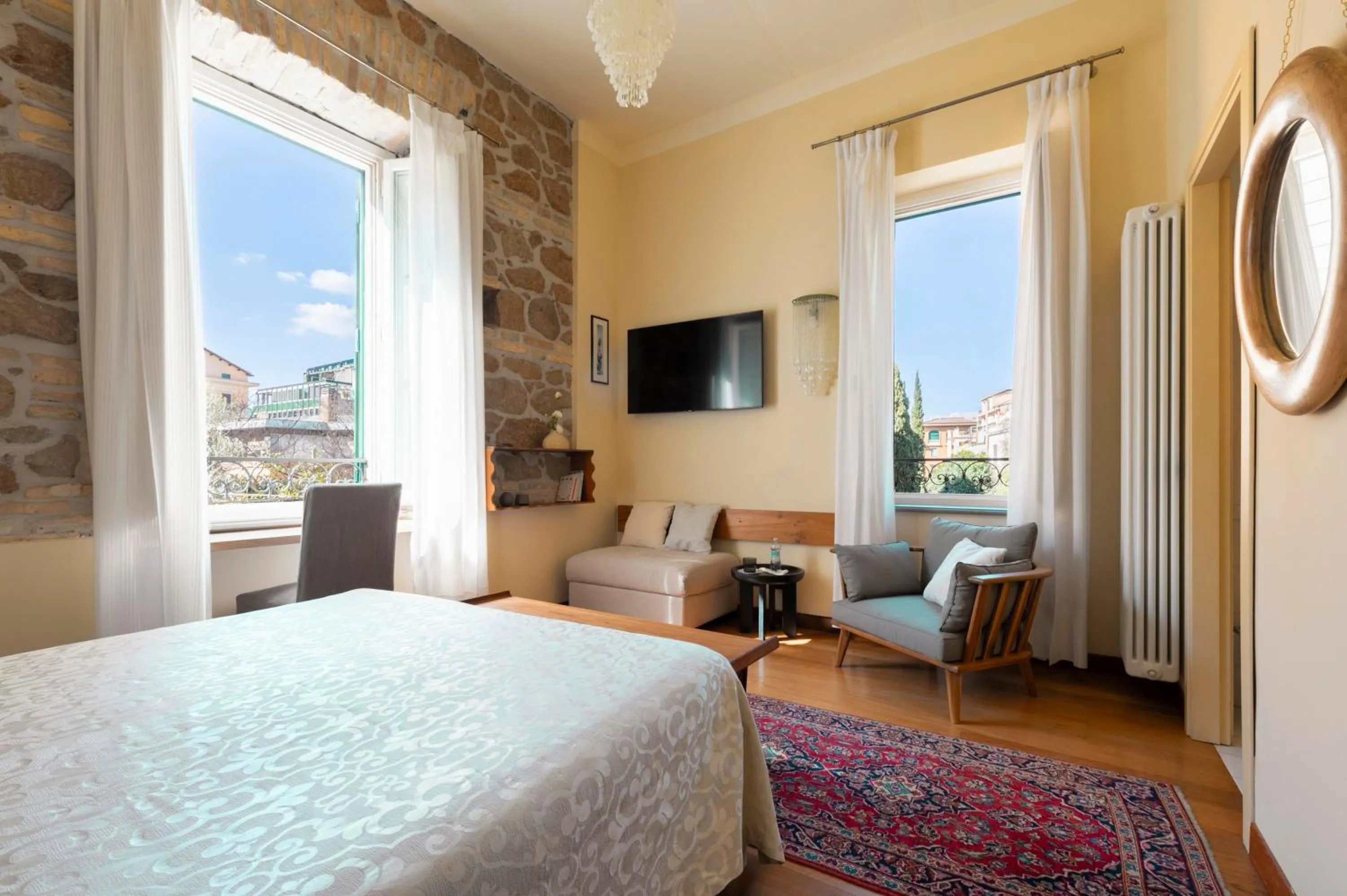 View (from property/room), Bed in Palm Gallery Hotel