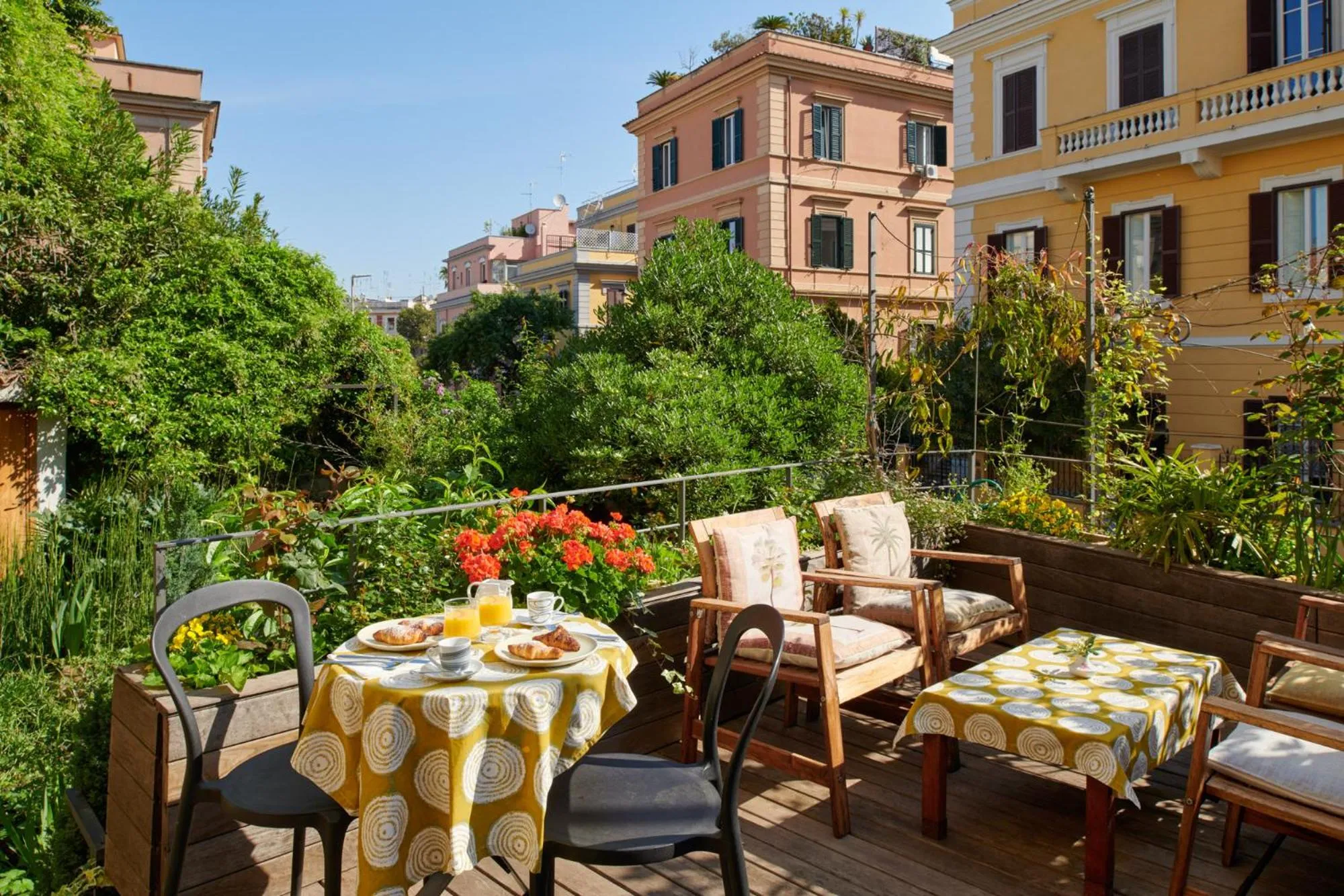 Breakfast in Palm Gallery Hotel