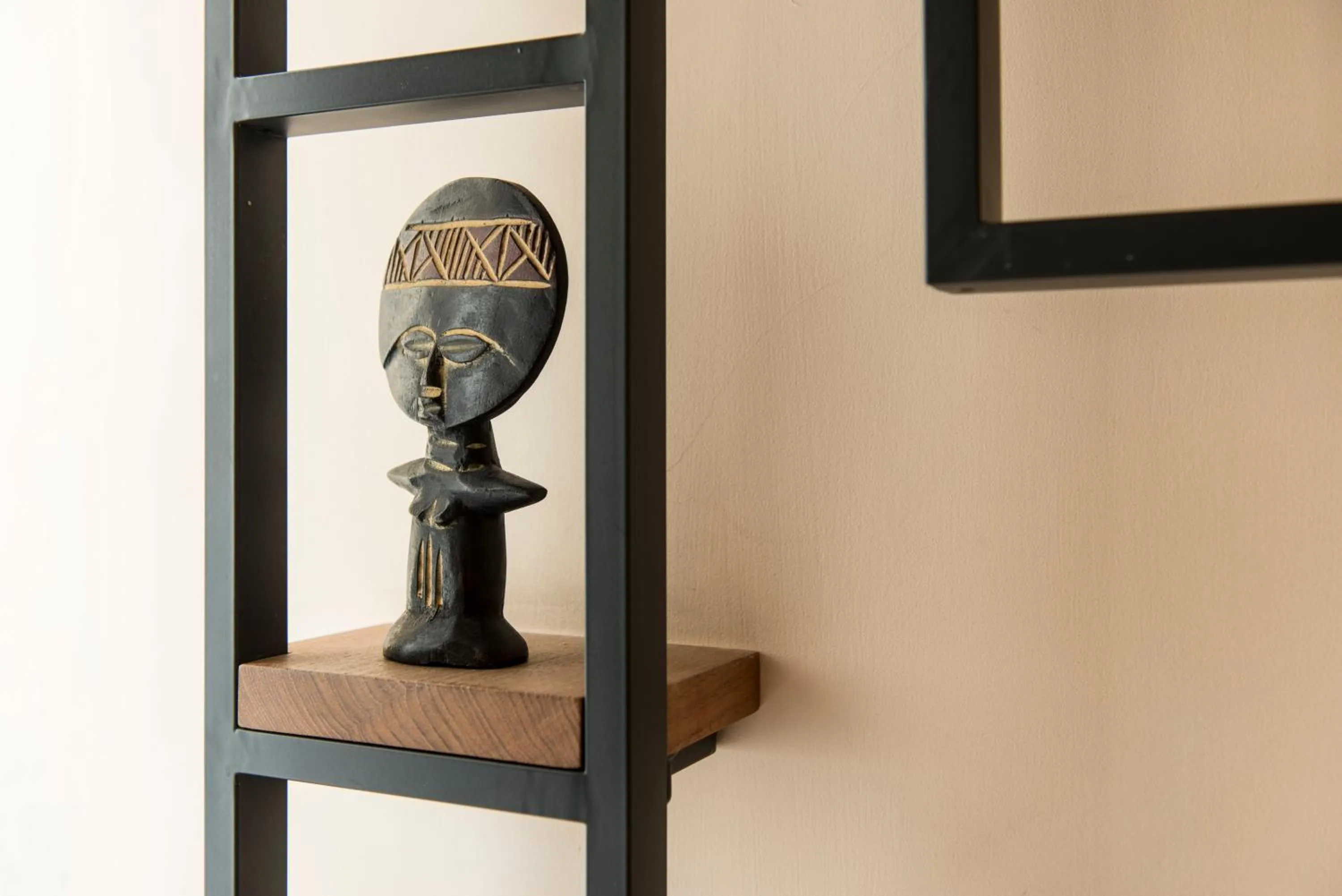 Decorative detail in Palm Gallery Hotel