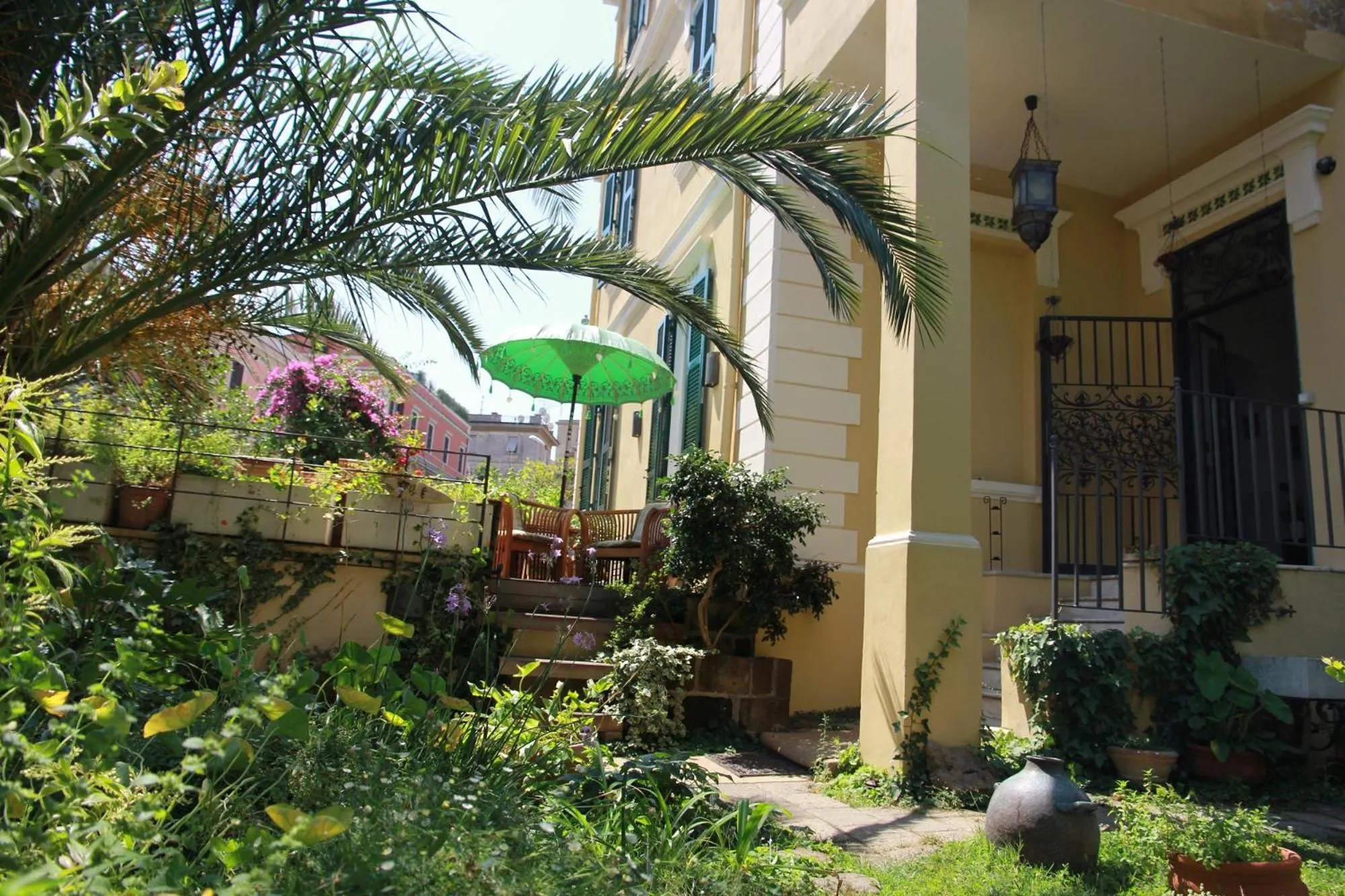 Garden in Palm Gallery Hotel