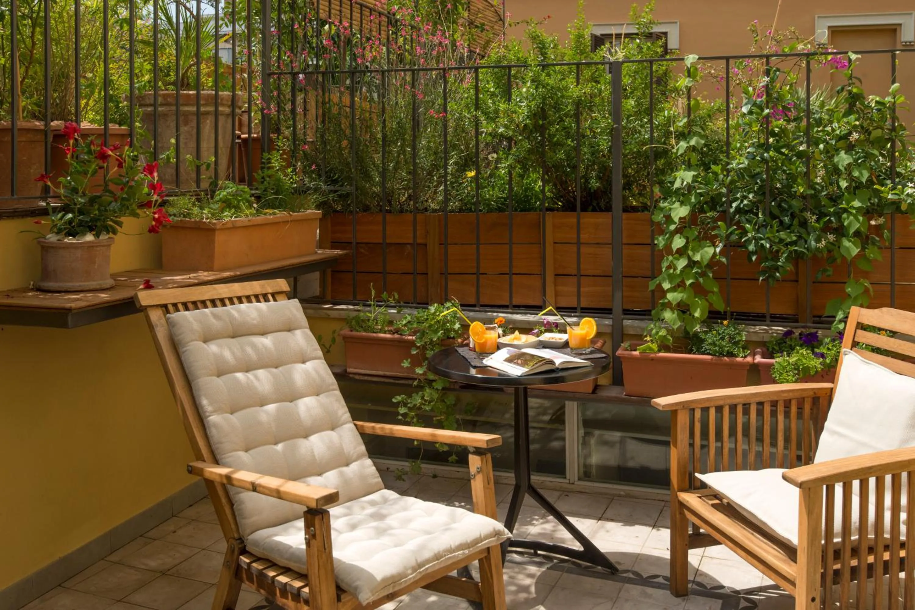 Balcony/Terrace in Palm Gallery Hotel