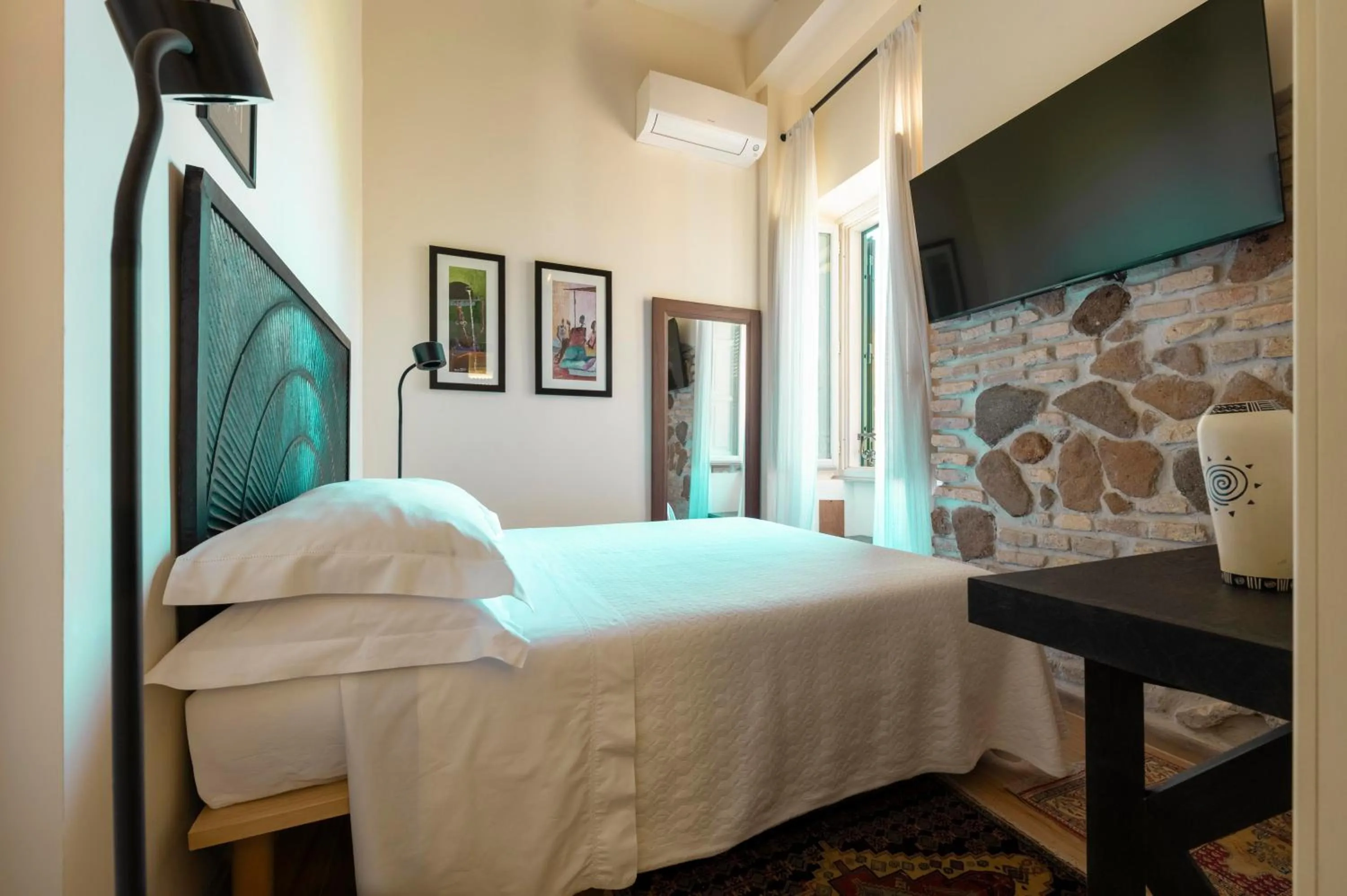 Bed in Palm Gallery Hotel