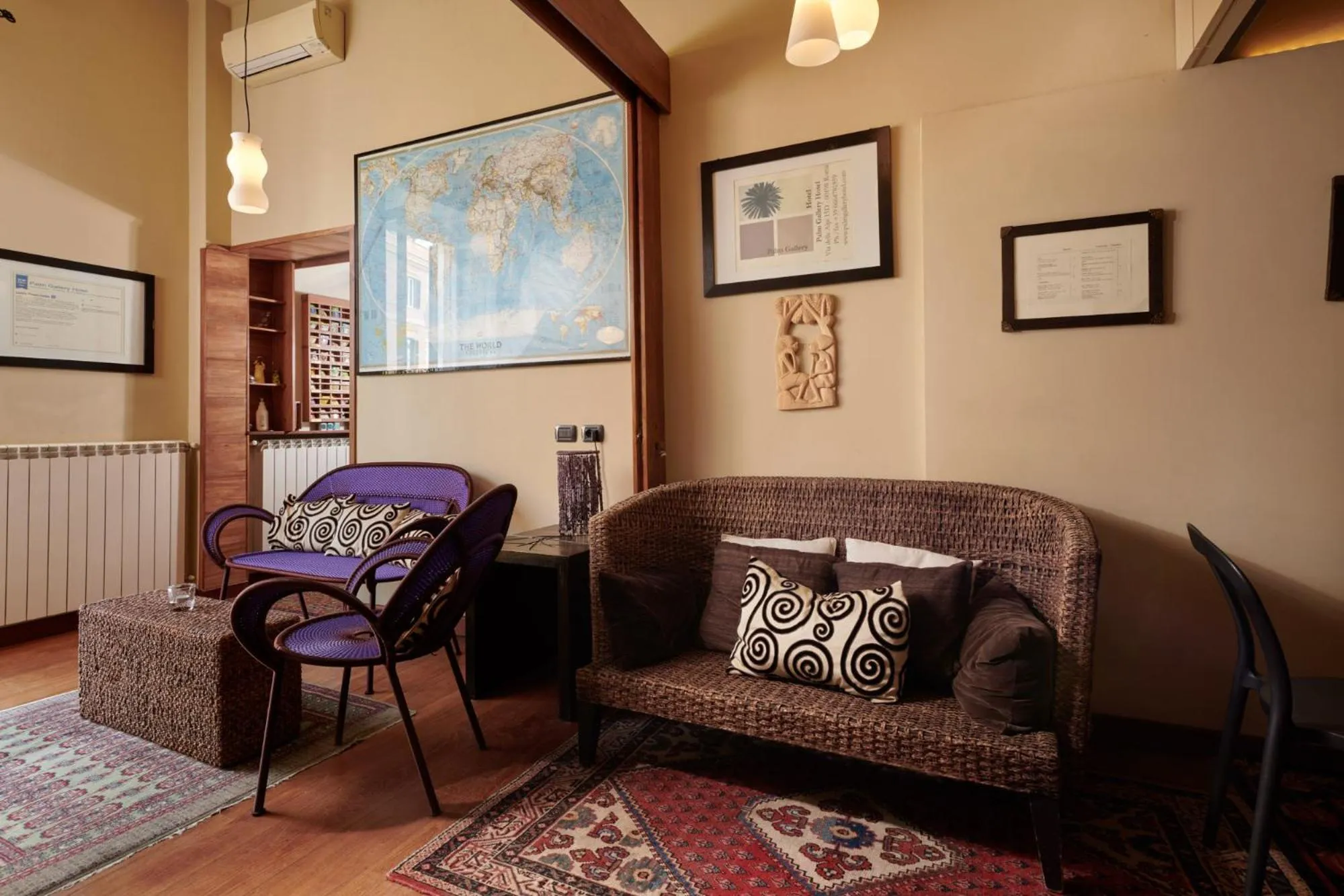 Restaurant/places to eat in Palm Gallery Hotel