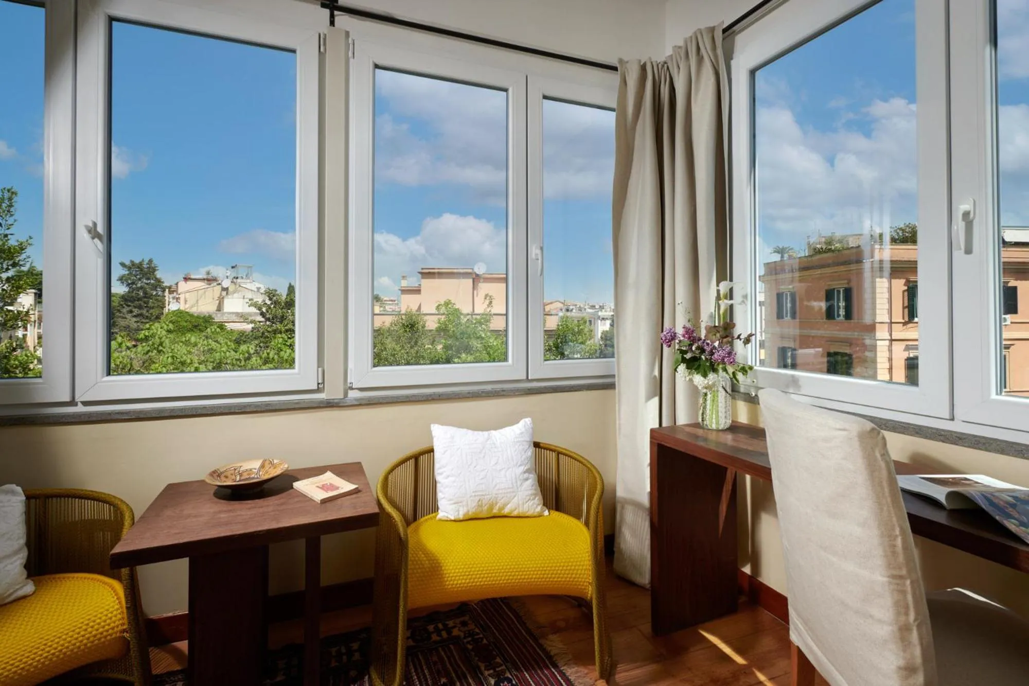 Patio in Palm Gallery Hotel