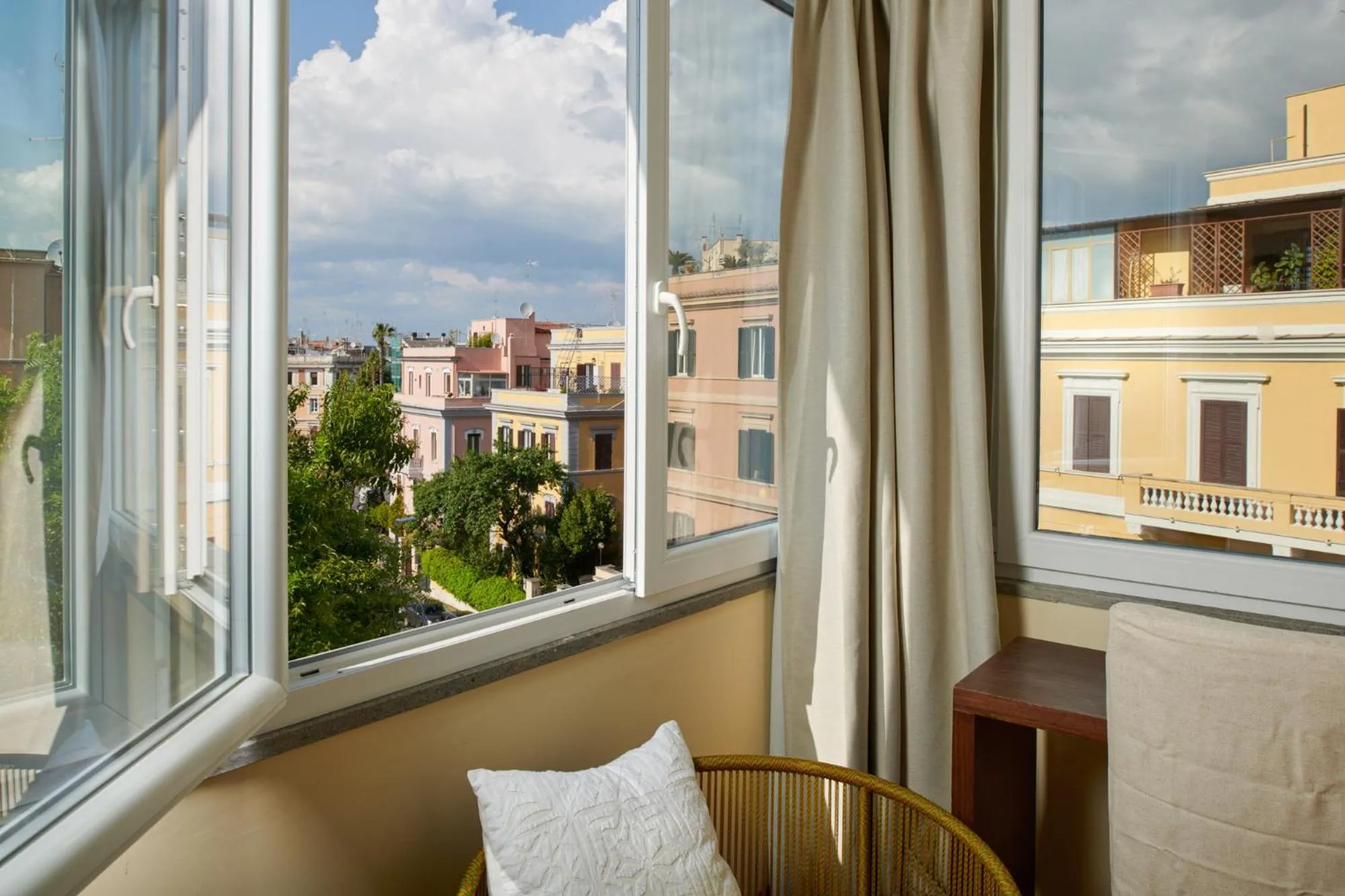 Patio in Palm Gallery Hotel