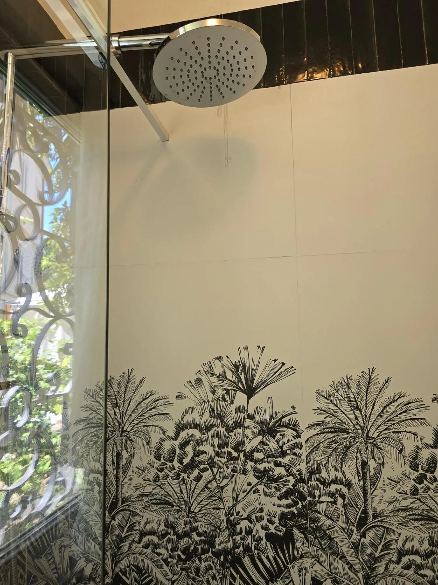 Bathroom in Palm Gallery Hotel