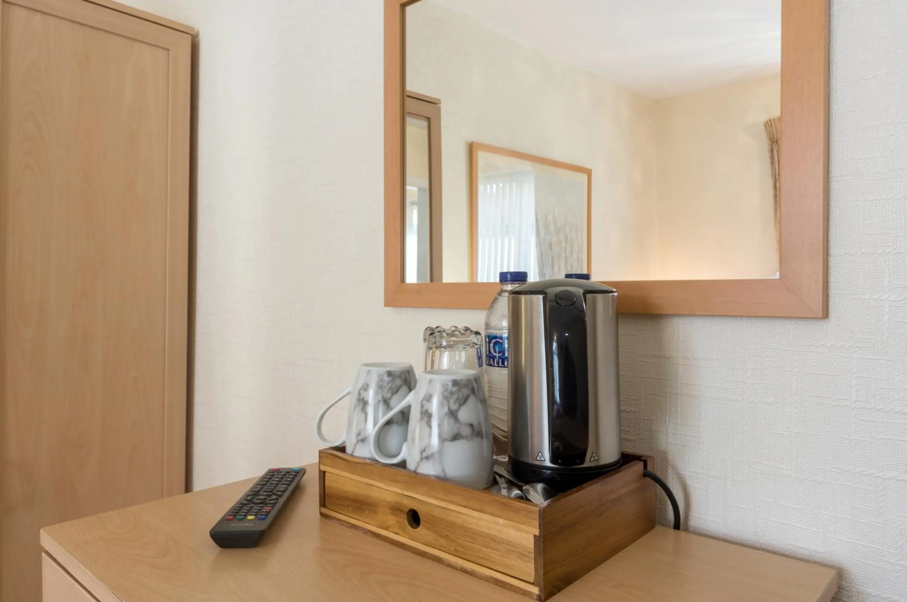 Coffee/tea facilities in Stoneleigh Hotel