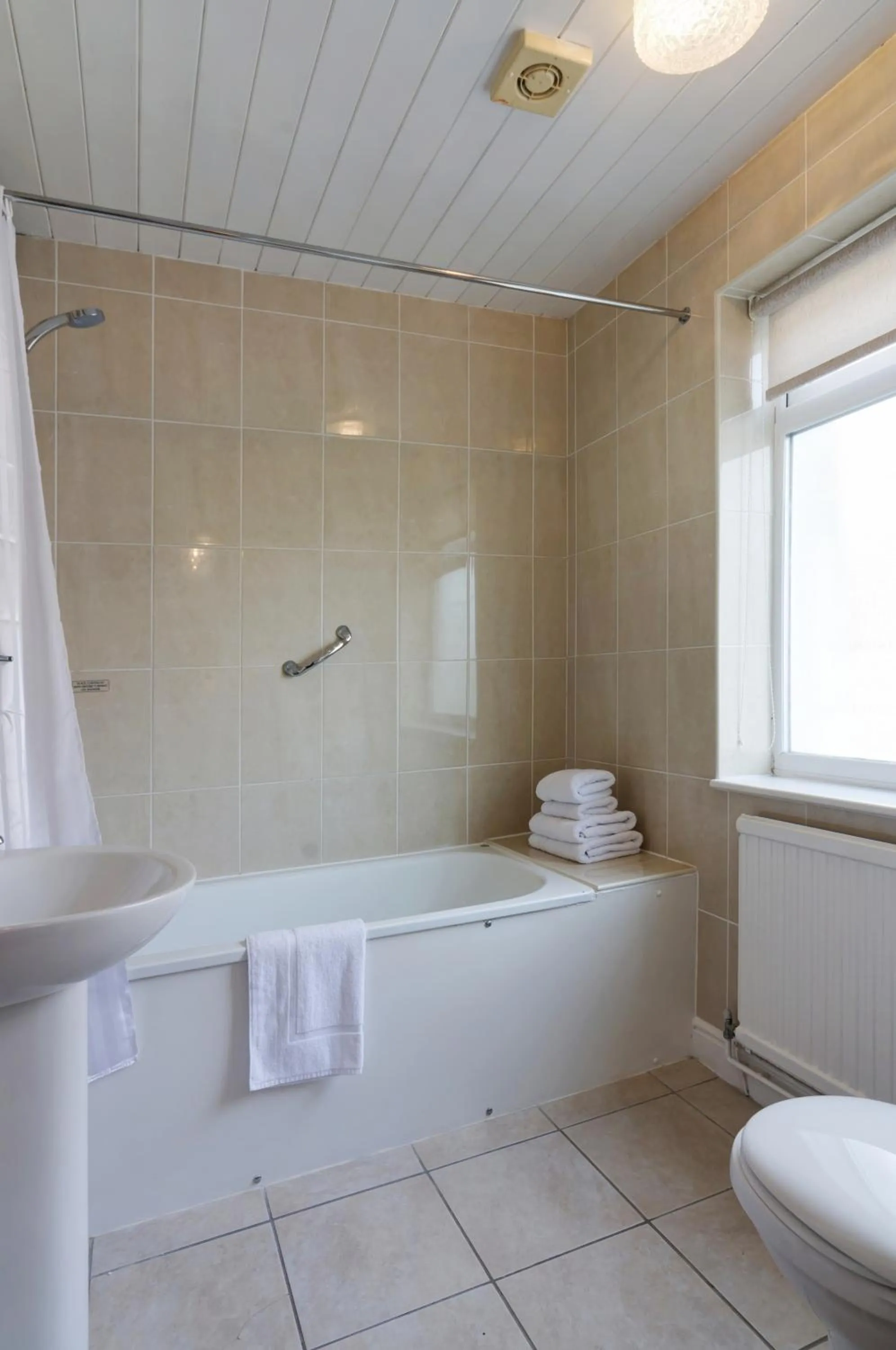 Bathroom in Stoneleigh Hotel