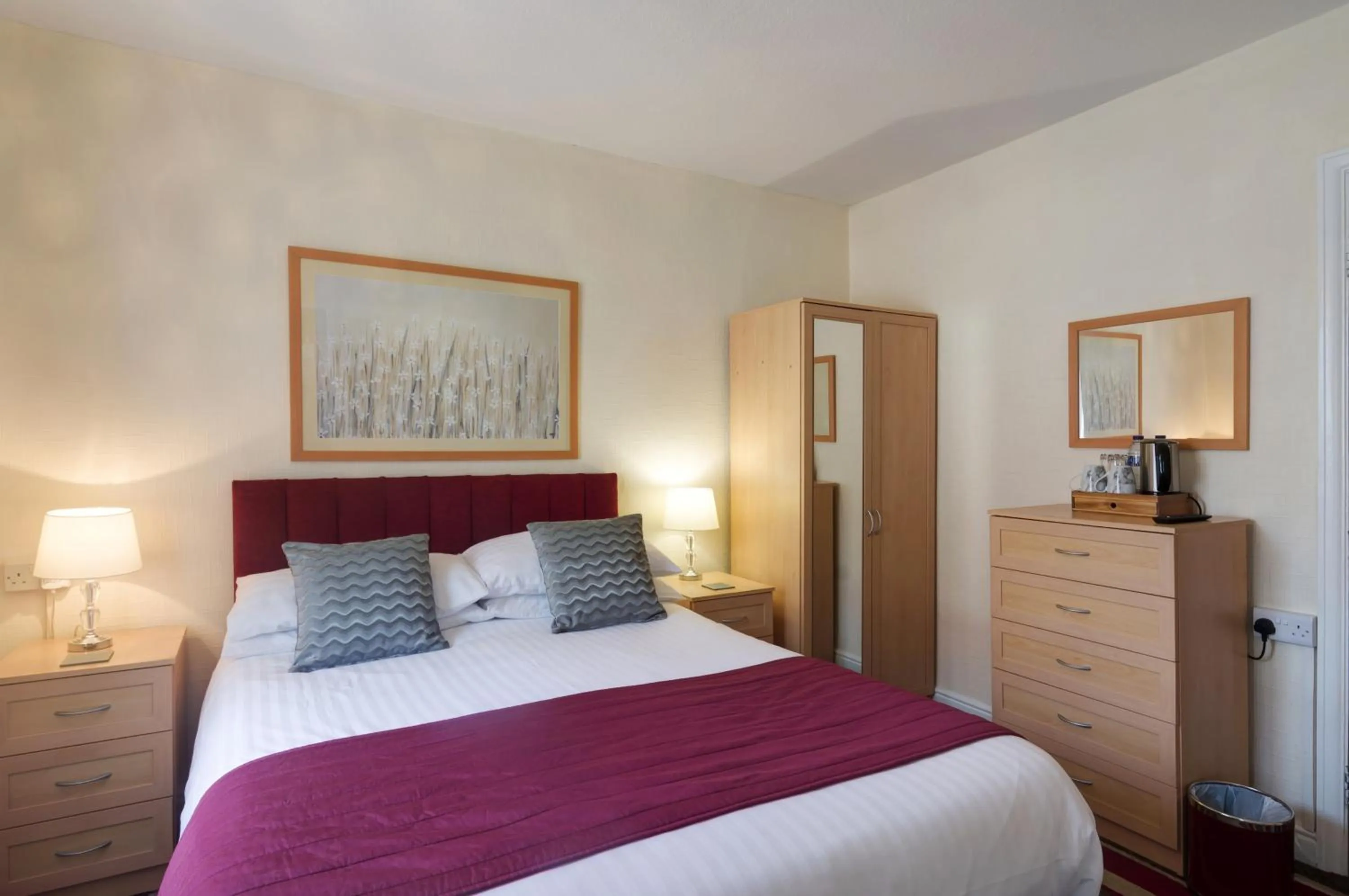 Coffee/tea facilities in Stoneleigh Hotel