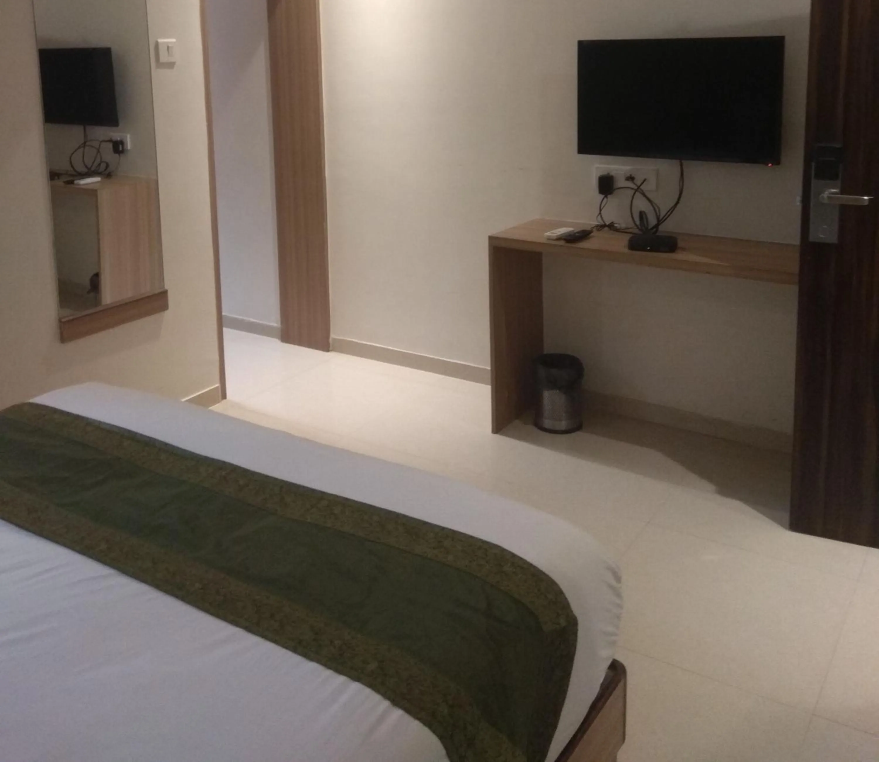 TV and multimedia, Bed in Hotel West Blue