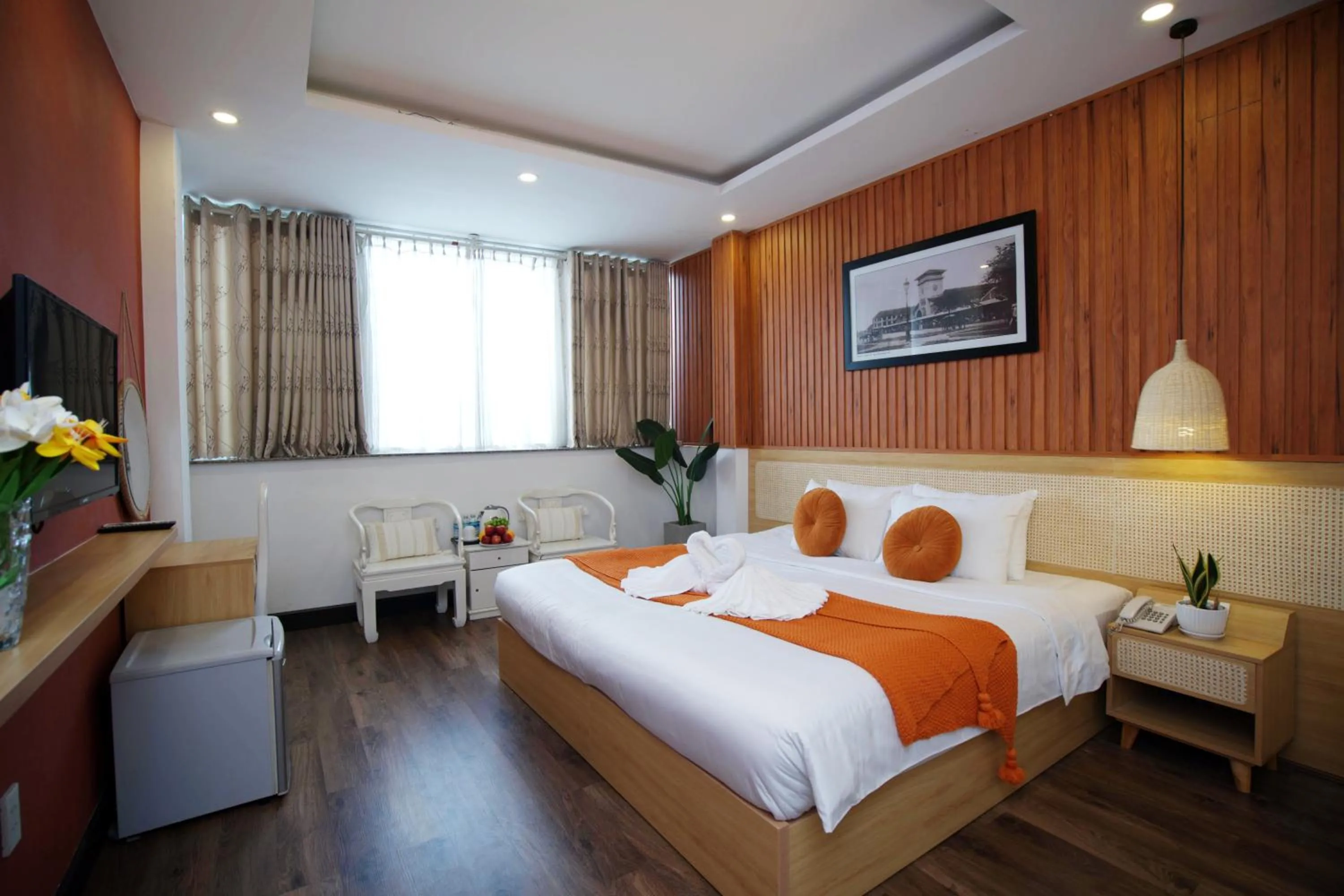 Communal lounge/ TV room, Bed in Saigon Central Hotel