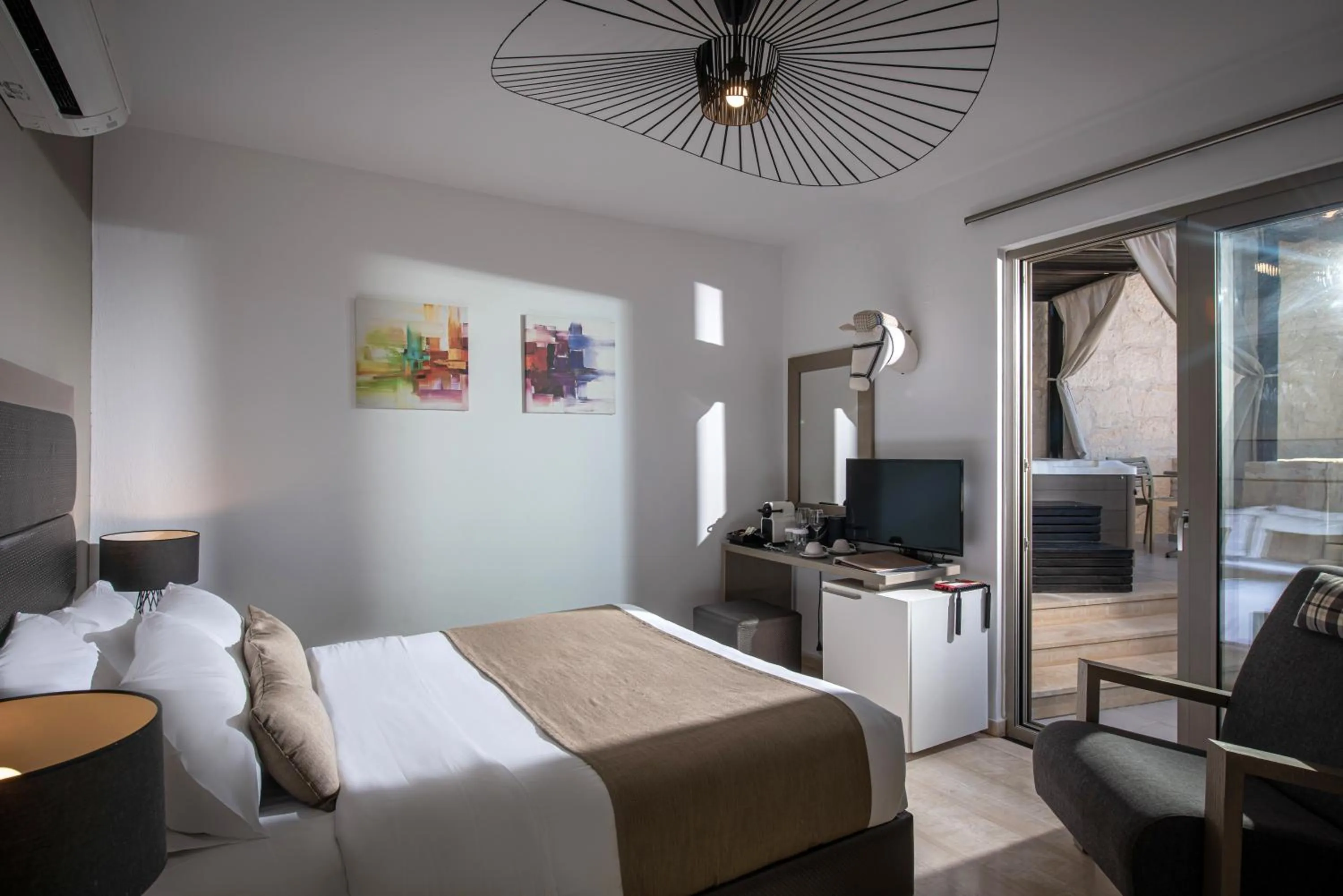 Photo of the whole room, Bed in Happy Cretan Suites