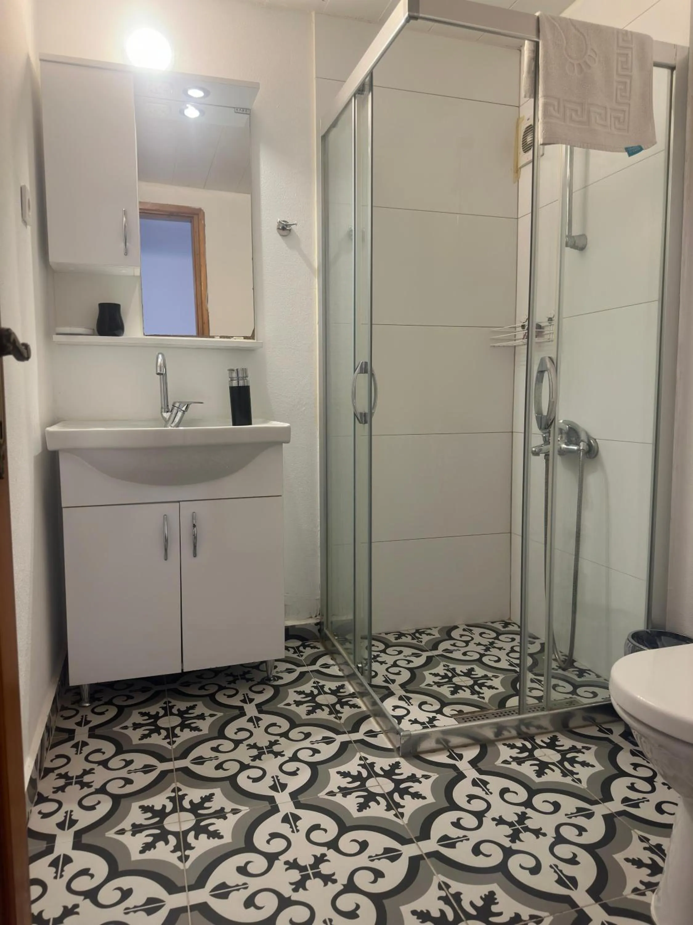 Shower in Nova Aparts