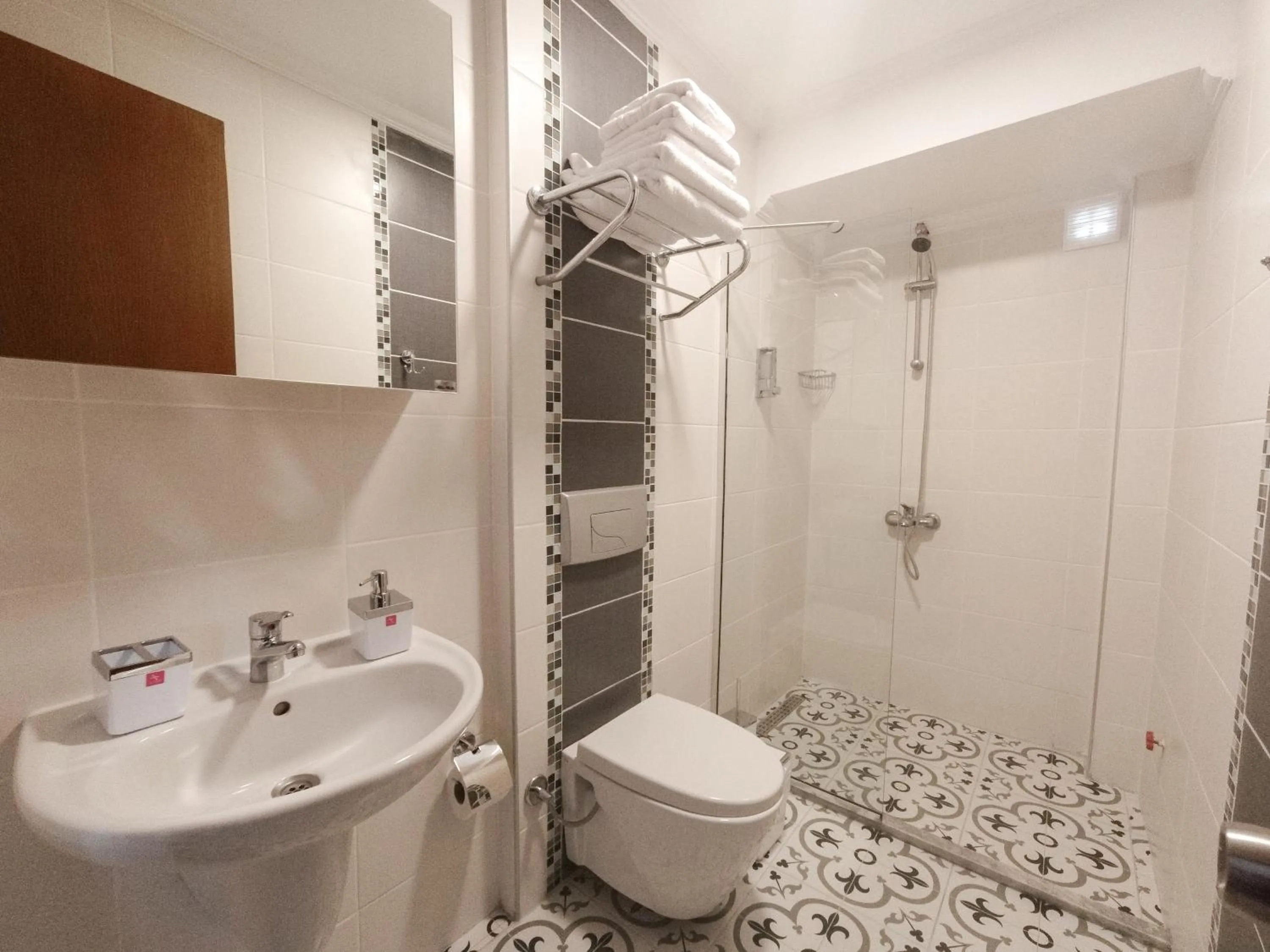 Shower in Nova Aparts