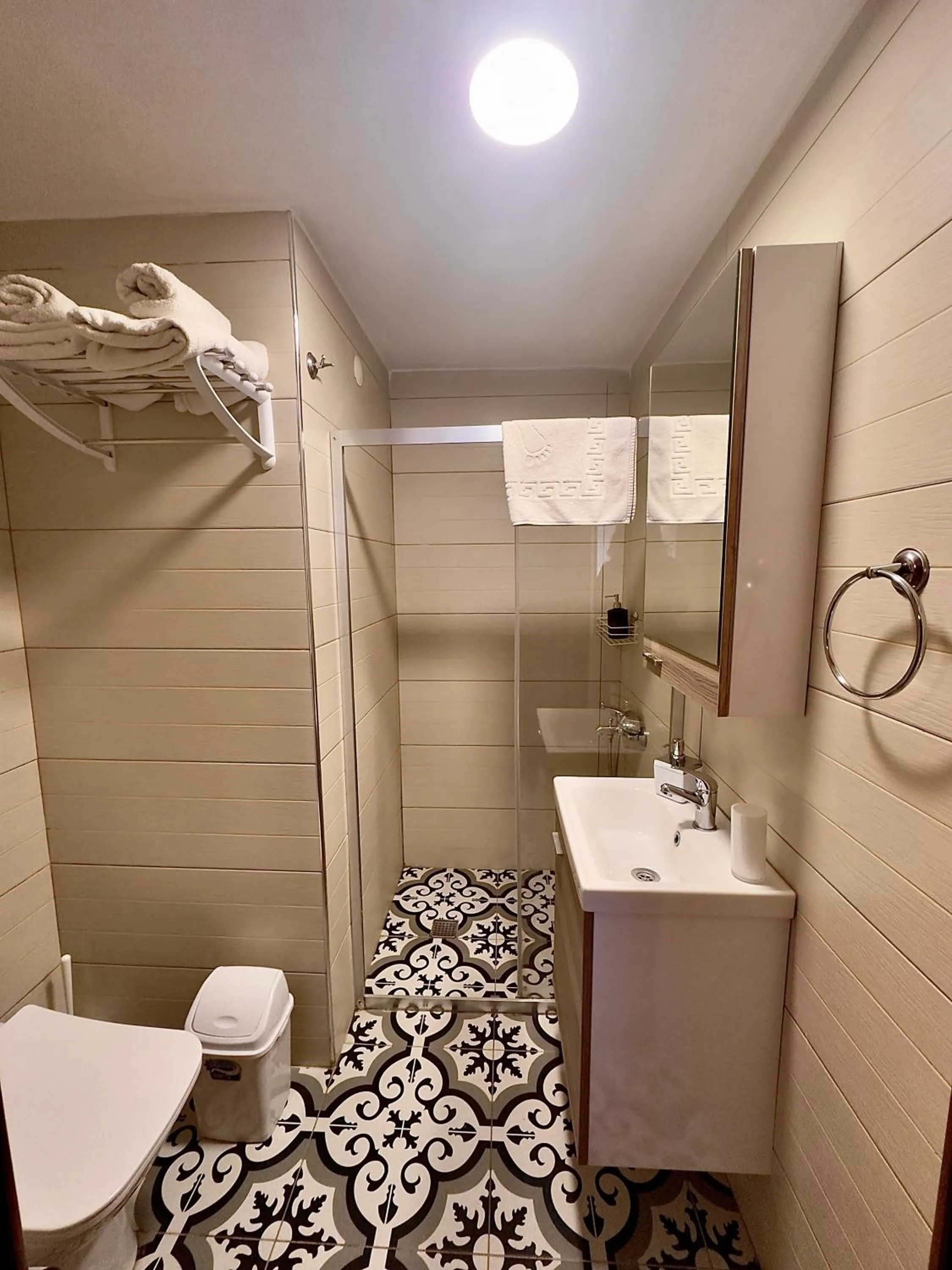 Shower in Nova Aparts