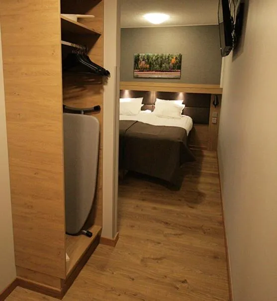 Photo of the whole room, Bed in Hotelli Toivola