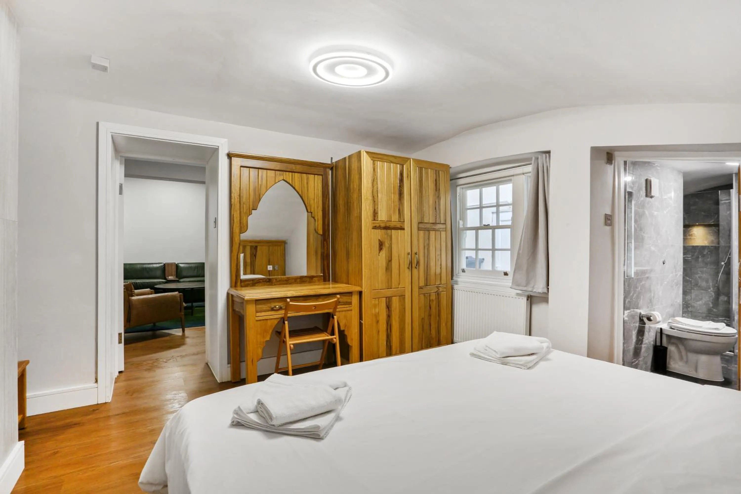 Bedroom, Bed in BeiRoom Hyde Park Apartments