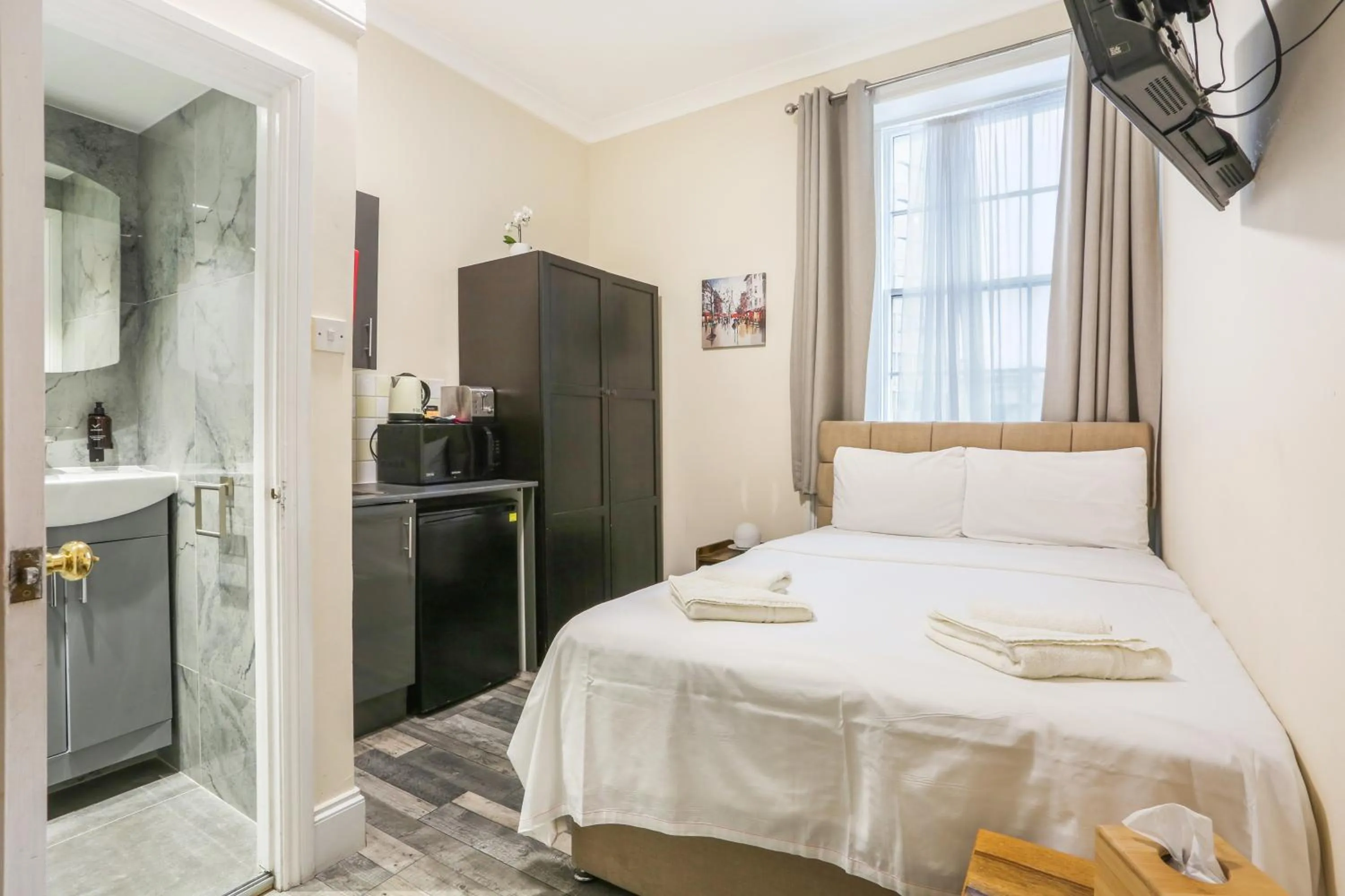 Bedroom, Bed in BeiRoom Hyde Park Apartments