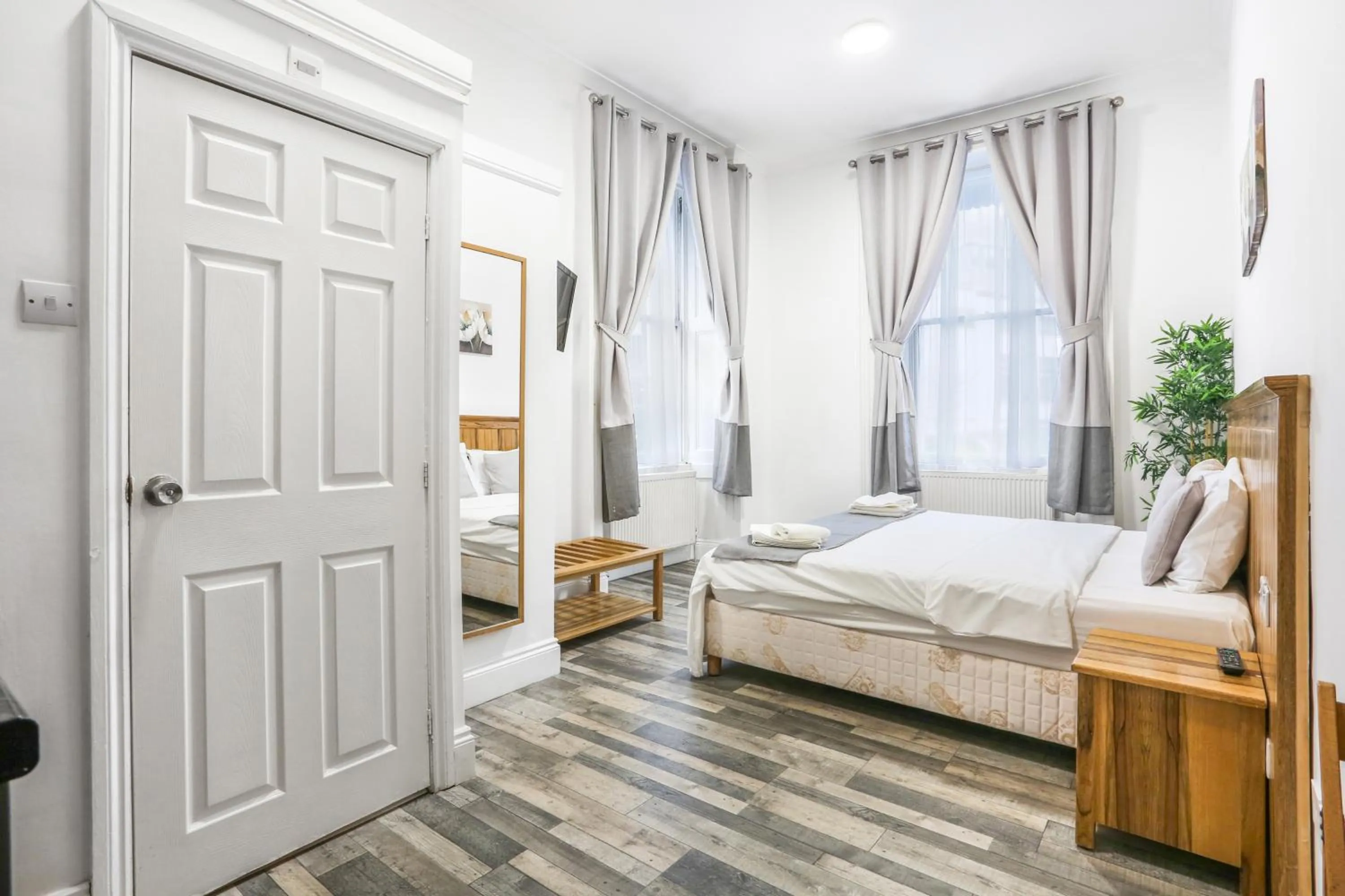 Bedroom, Bed in BeiRoom Hyde Park Apartments