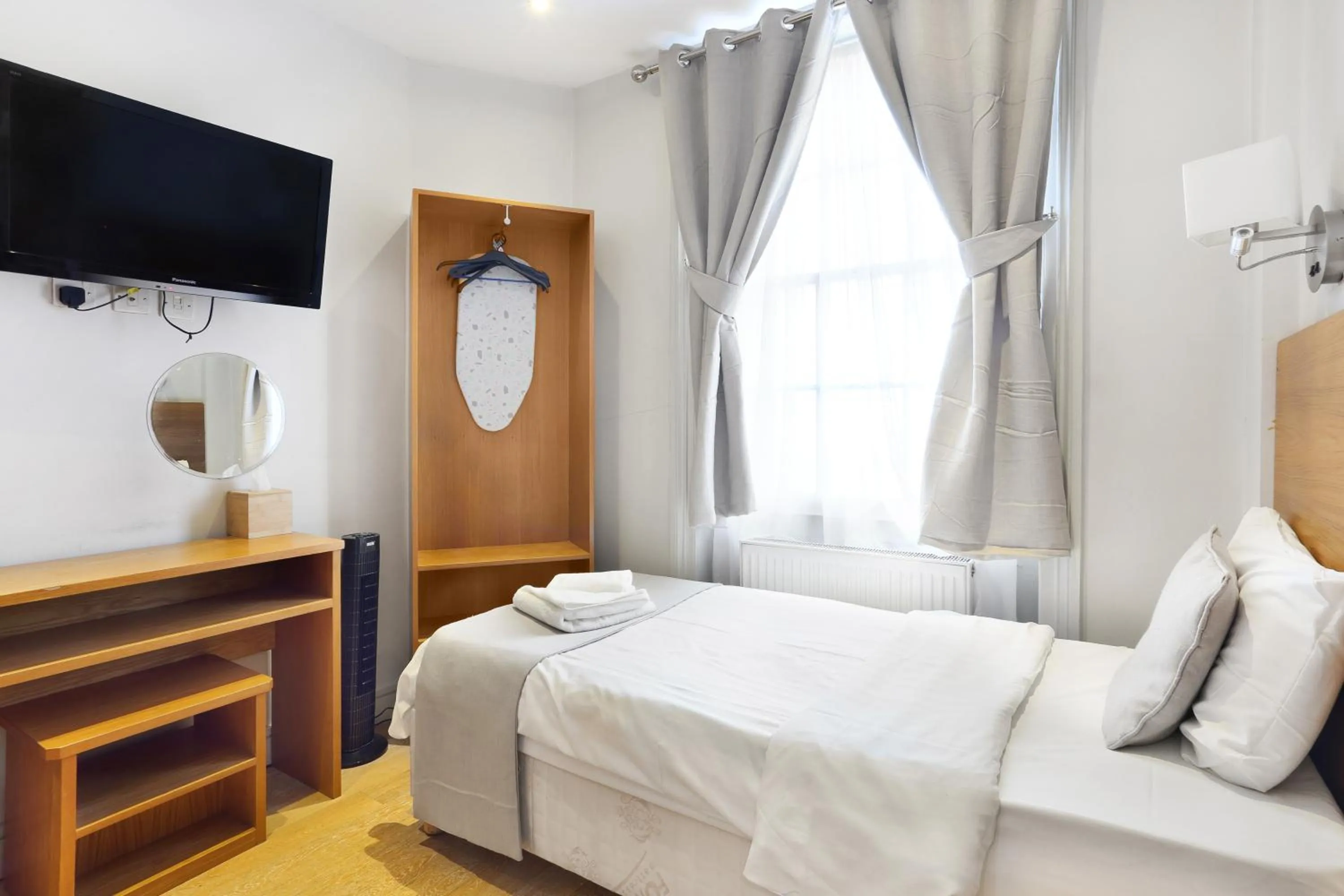 Bed in BeiRoom Hyde Park Apartments