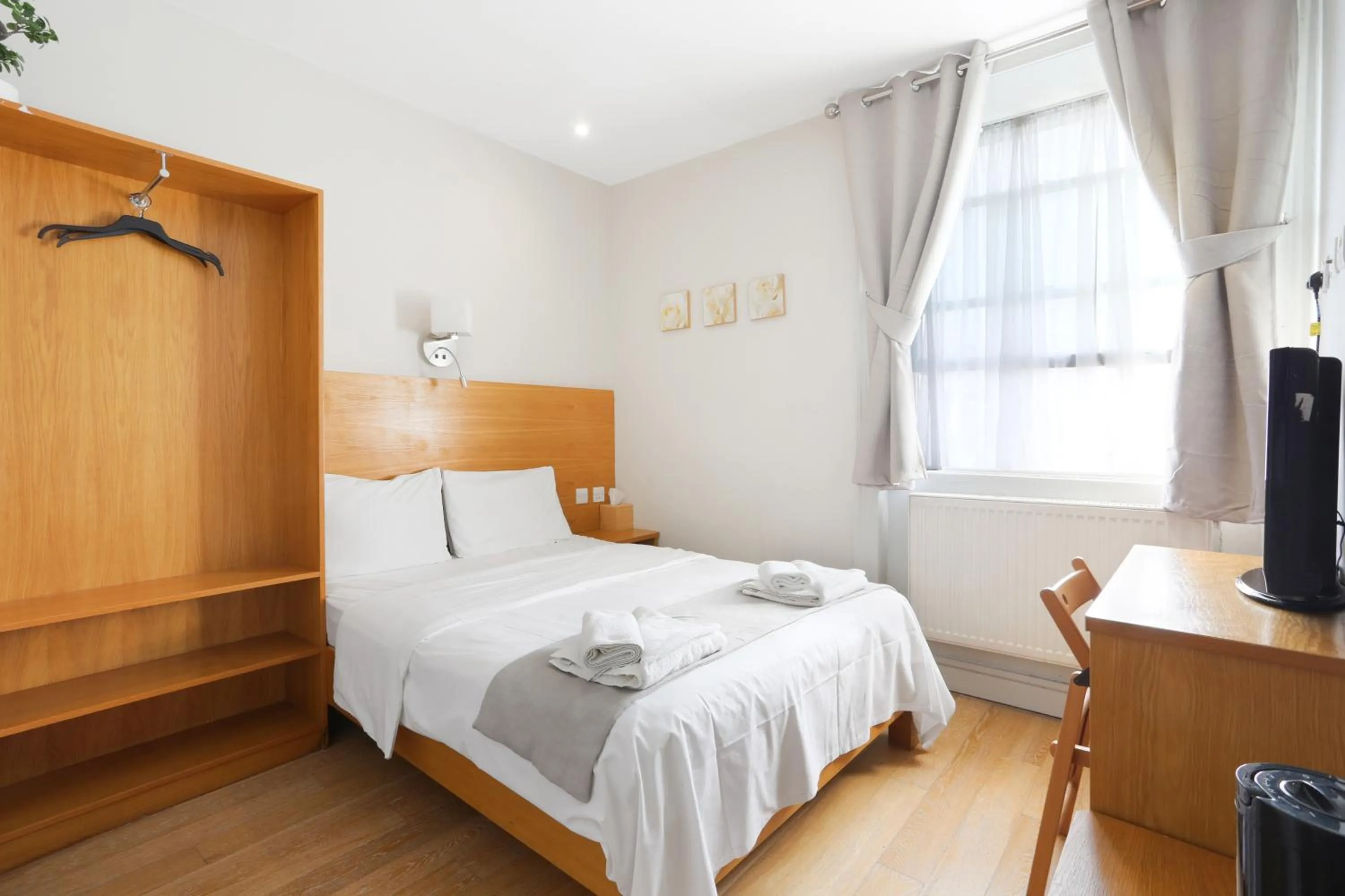 Bed in BeiRoom Hyde Park Apartments