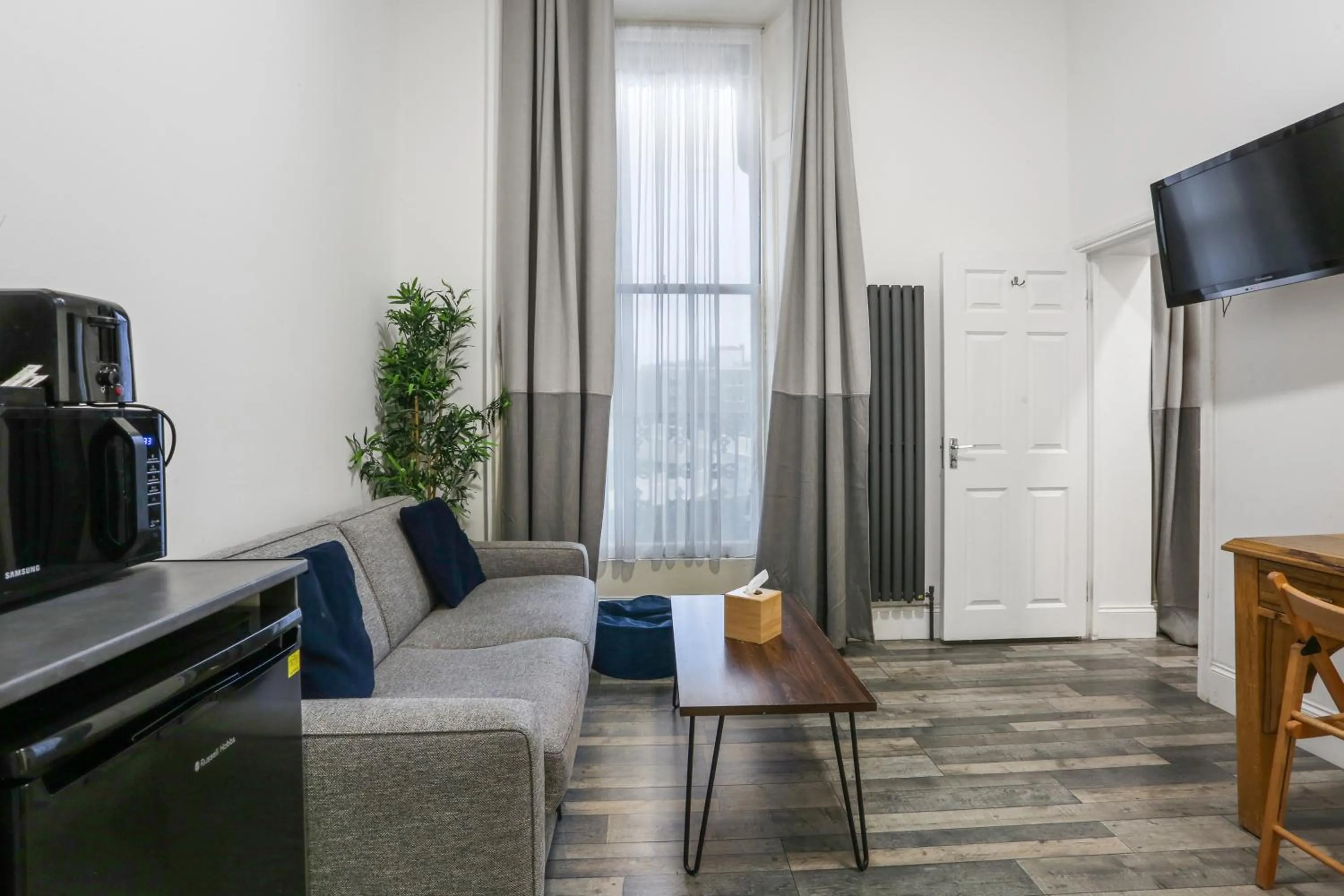 Living room in BeiRoom Hyde Park Apartments