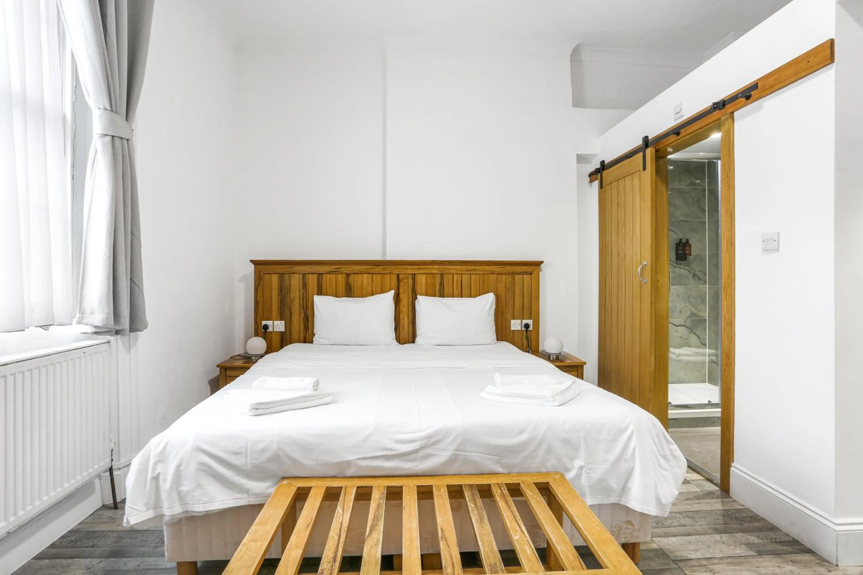 Bedroom, Bed in BeiRoom Hyde Park Apartments