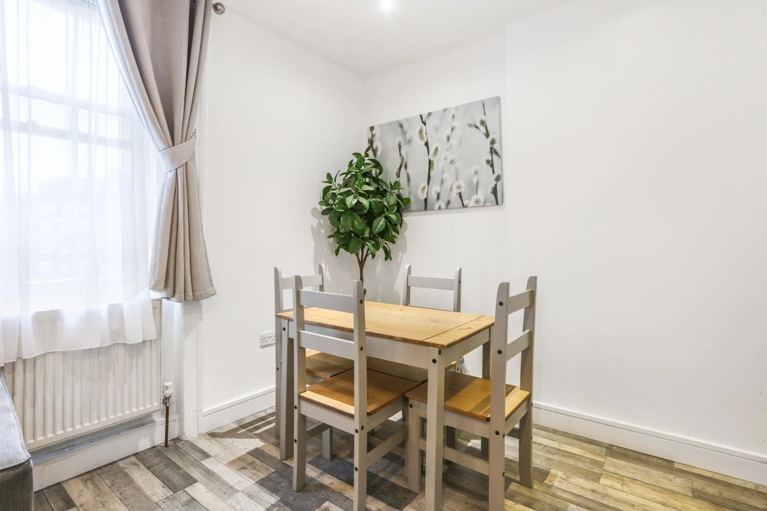 Dining area in BeiRoom Hyde Park Apartments