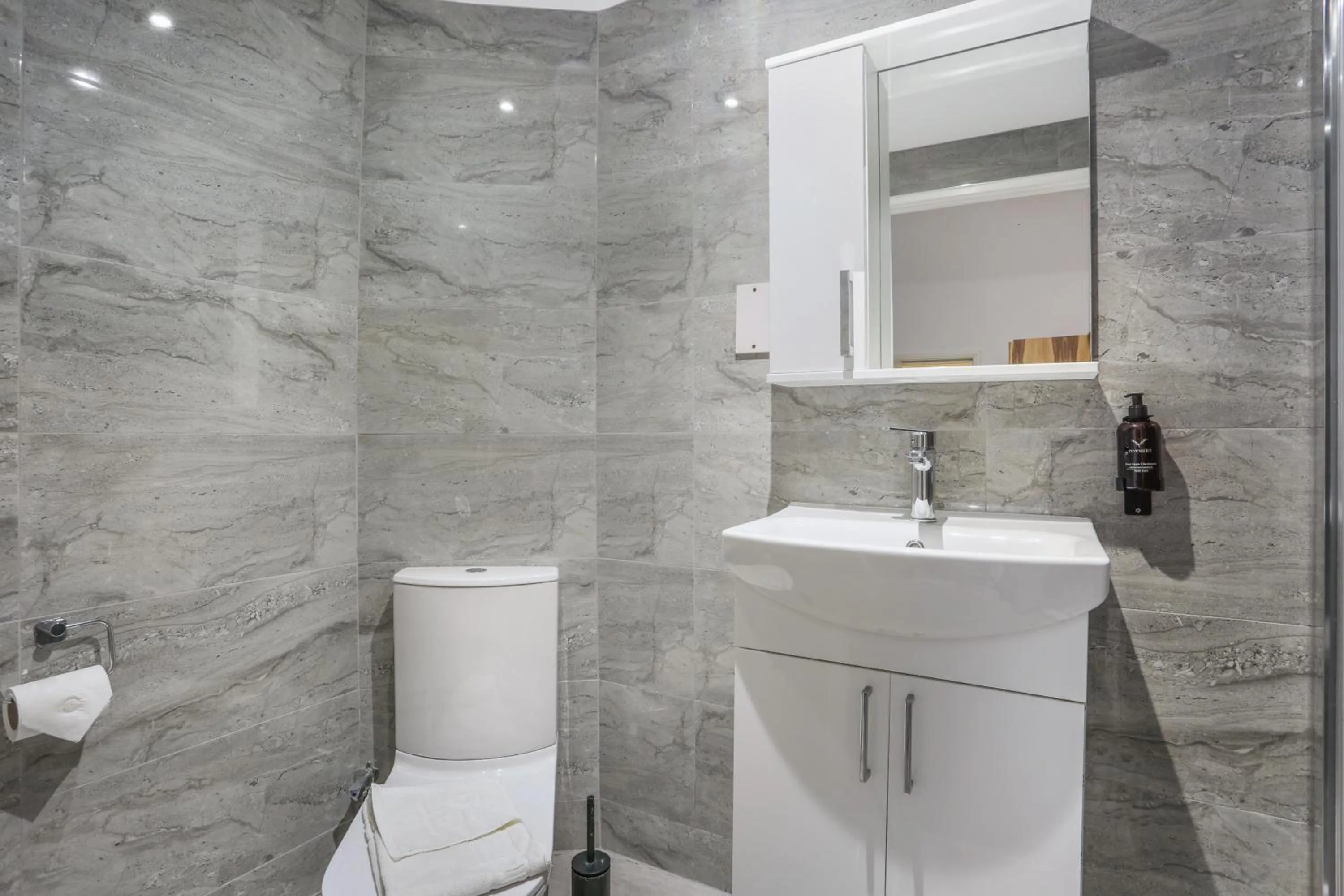 Bathroom in BeiRoom Hyde Park Apartments