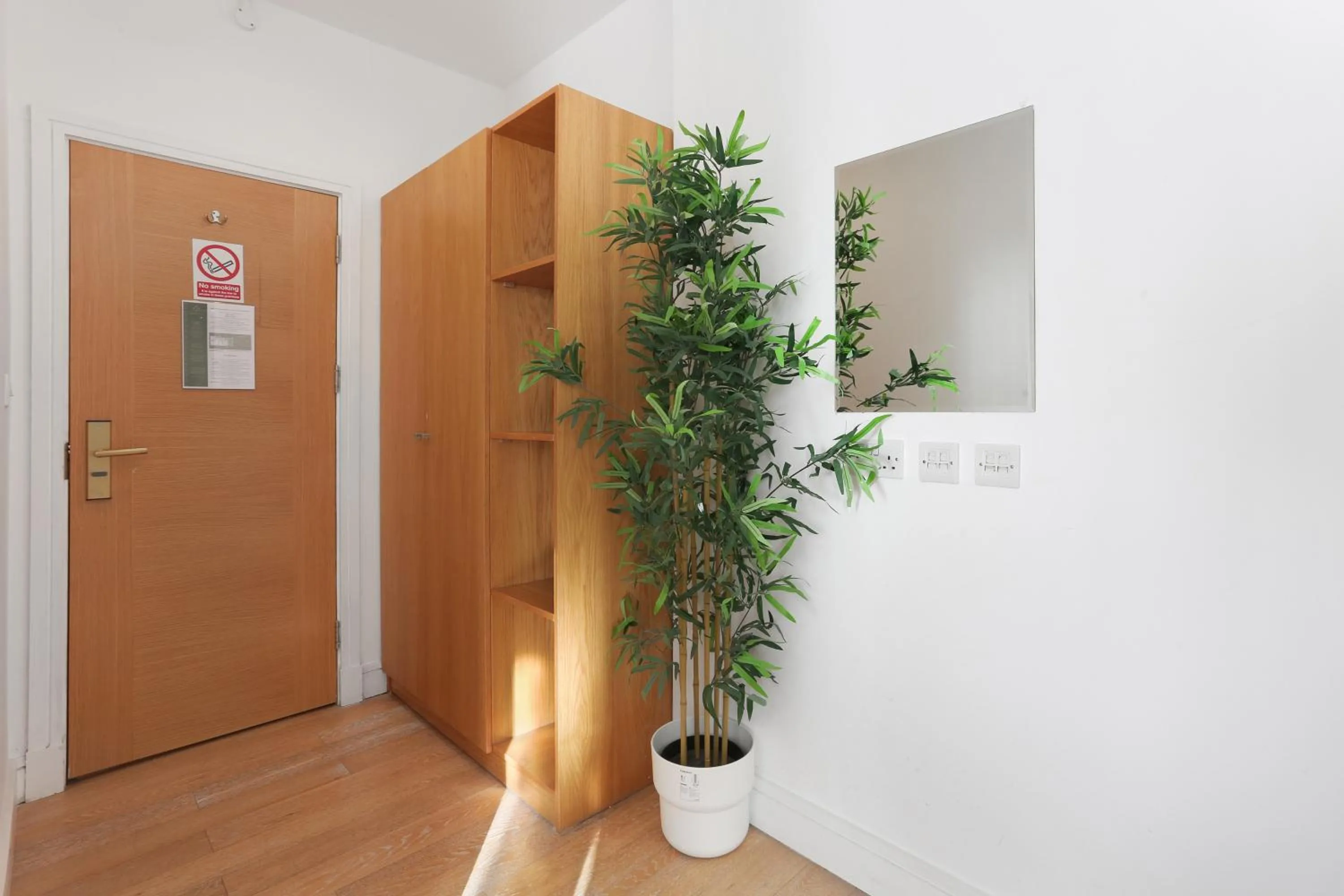 wardrobe in BeiRoom Hyde Park Apartments