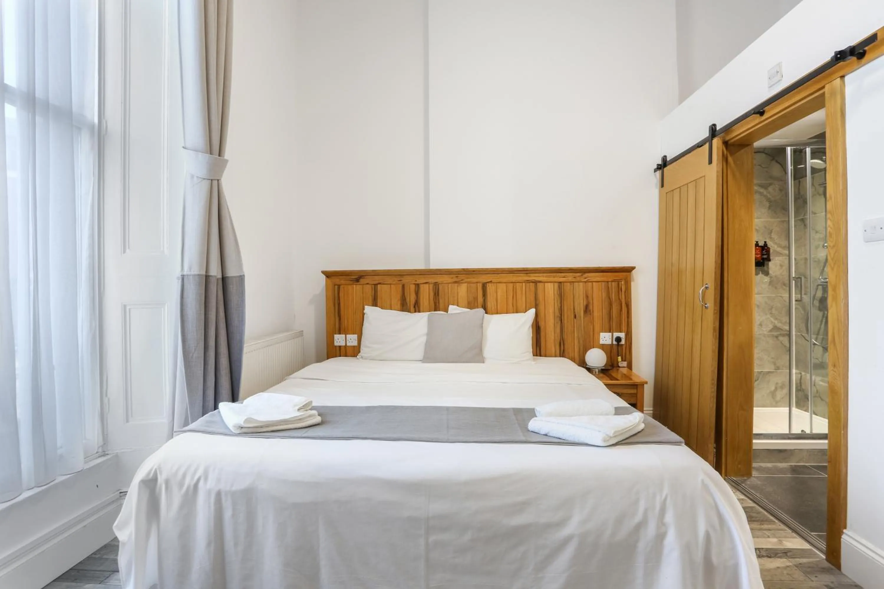 Bed in BeiRoom Hyde Park Apartments