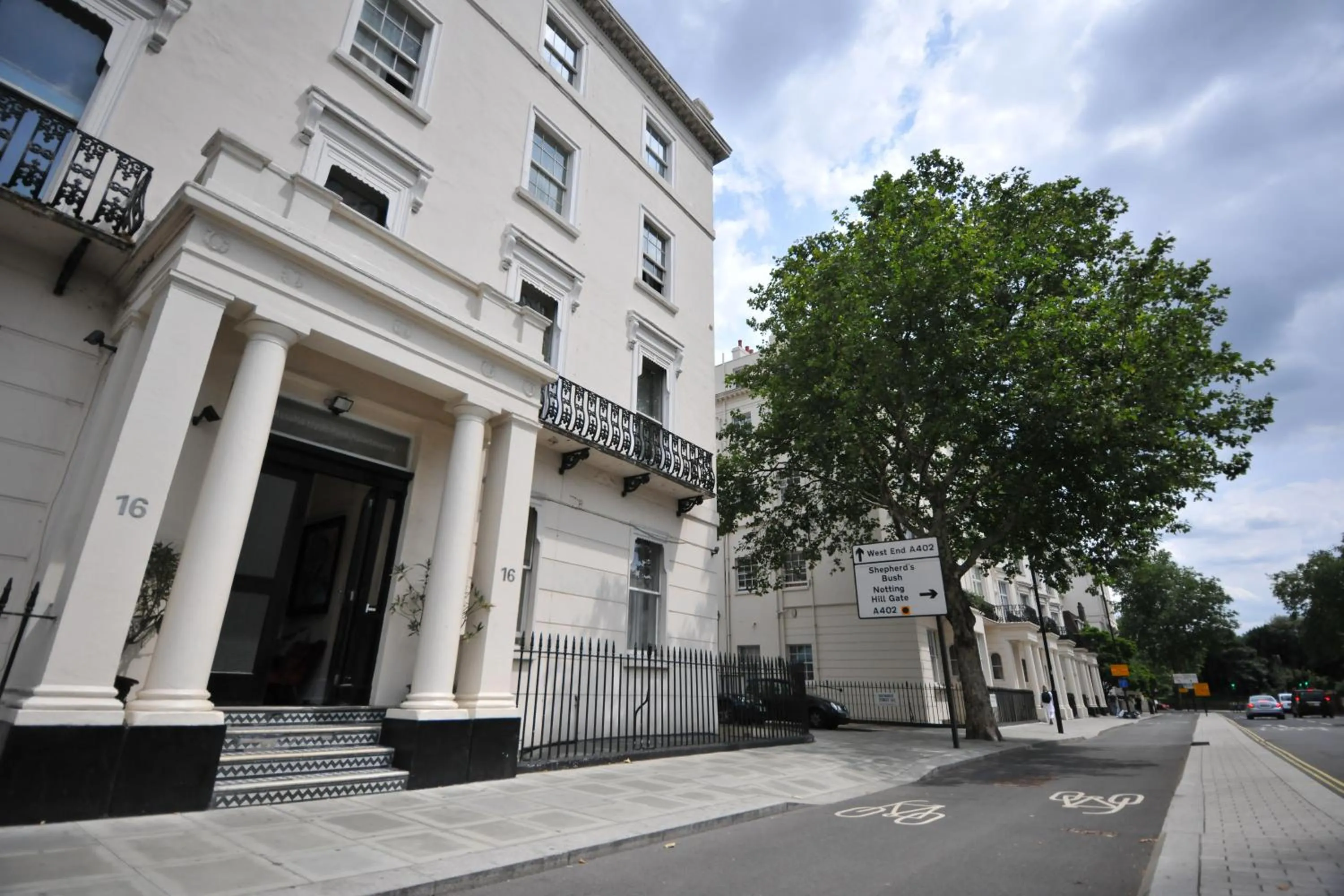 Property building in BeiRoom Hyde Park Apartments